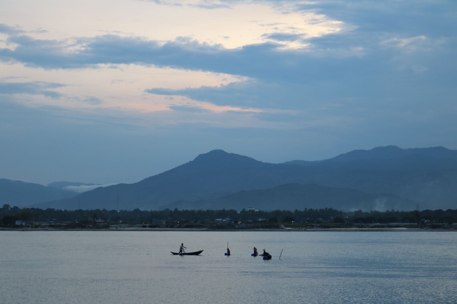 Canon EOS 750D (EOS Rebel T6i / EOS Kiss X8i) + Canon EF-S 18-55mm F3.5-5.6 IS STM sample photo. Sunset, sky, the afternoon photography