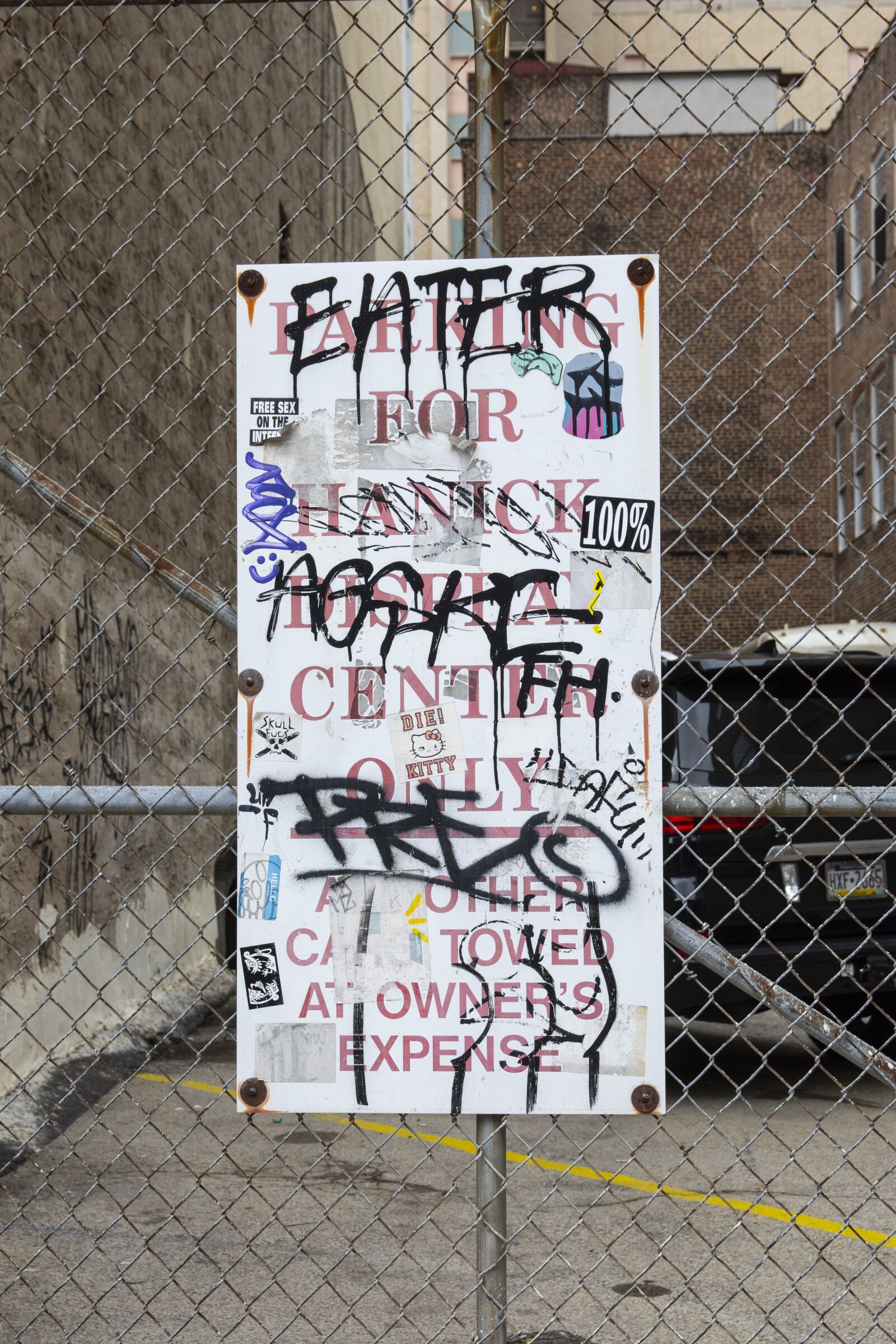 Nikon D7200 sample photo. Sign, graffiti, fence photography