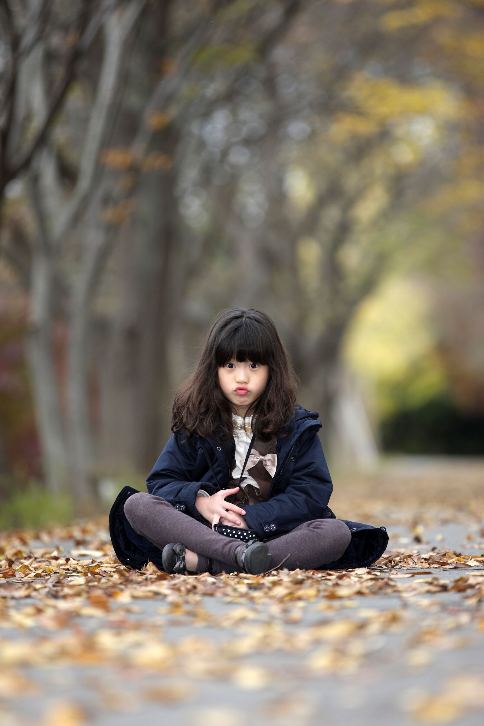 Canon EOS-1D Mark III sample photo. Girl, yawp, late autumn photography