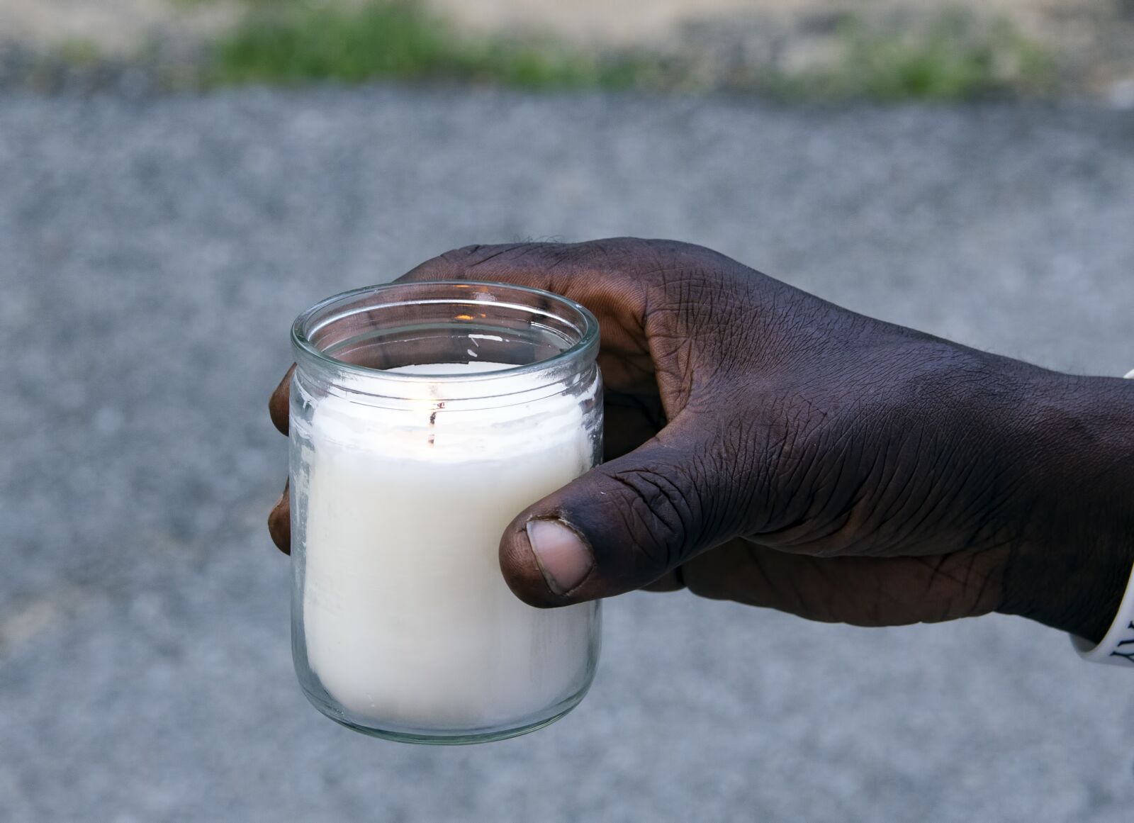 Nikon D7200 sample photo. Handout, candle, vigil photography
