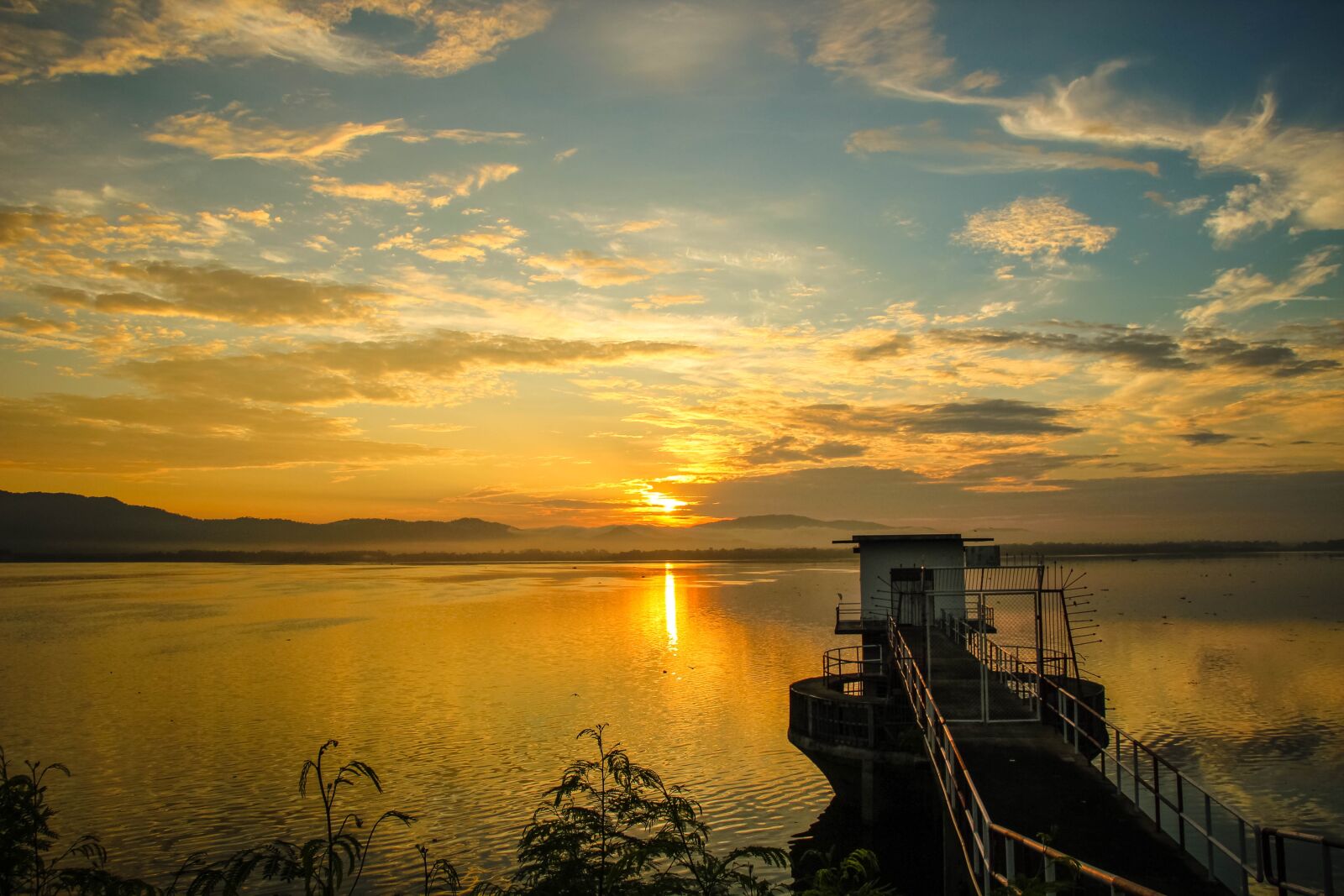 Canon EOS 600D (Rebel EOS T3i / EOS Kiss X5) sample photo. Sun rise, morning, sky photography