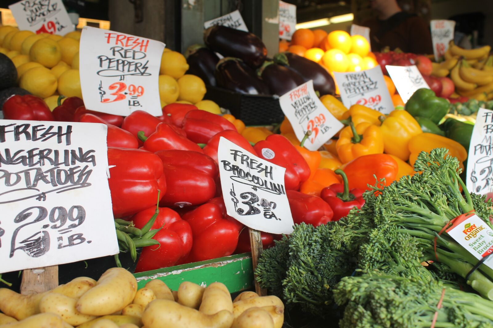 Canon EOS 1100D (EOS Rebel T3 / EOS Kiss X50) sample photo. Market, vegetables, shop photography