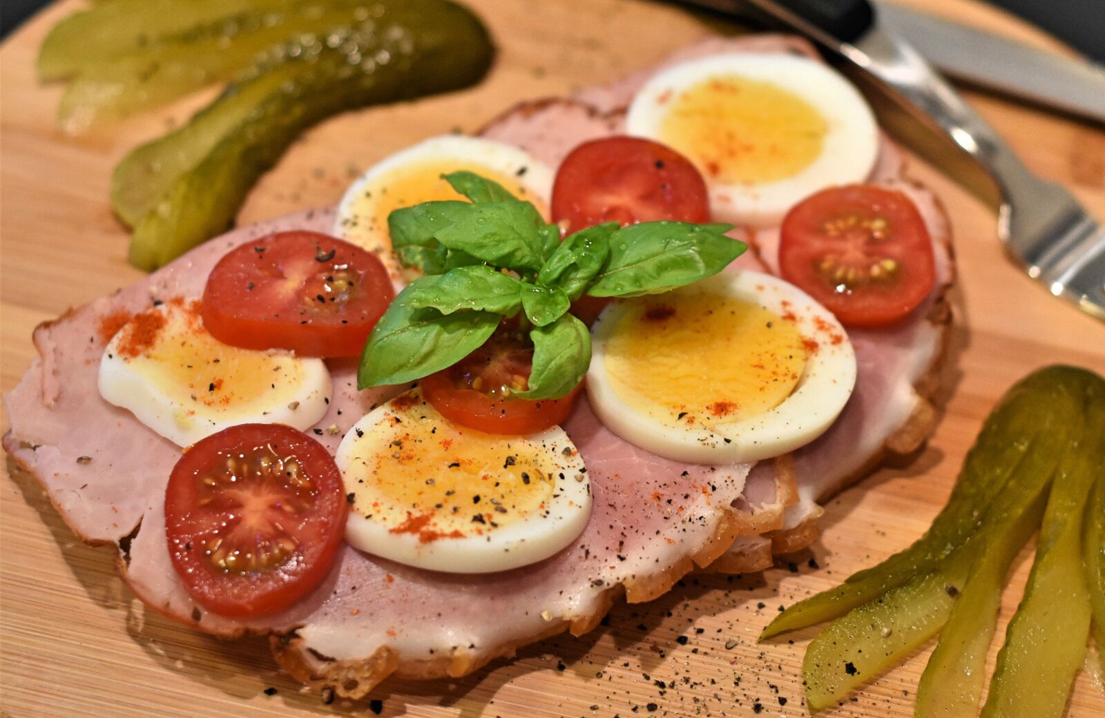 Nikon D7200 sample photo. Bread, wurstbrot, ham bread photography