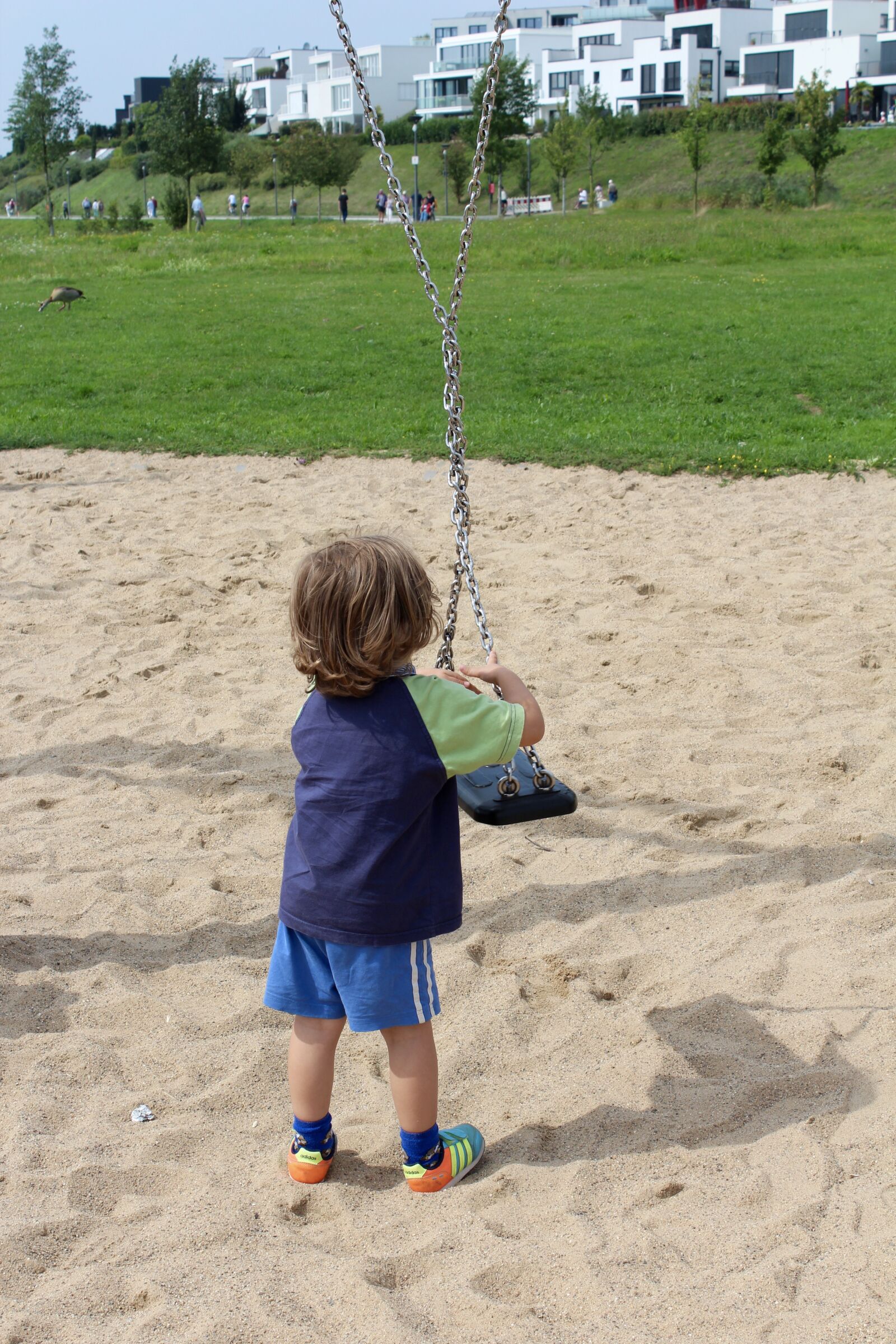 Canon EOS 600D (Rebel EOS T3i / EOS Kiss X5) sample photo. Child, swing, turn photography