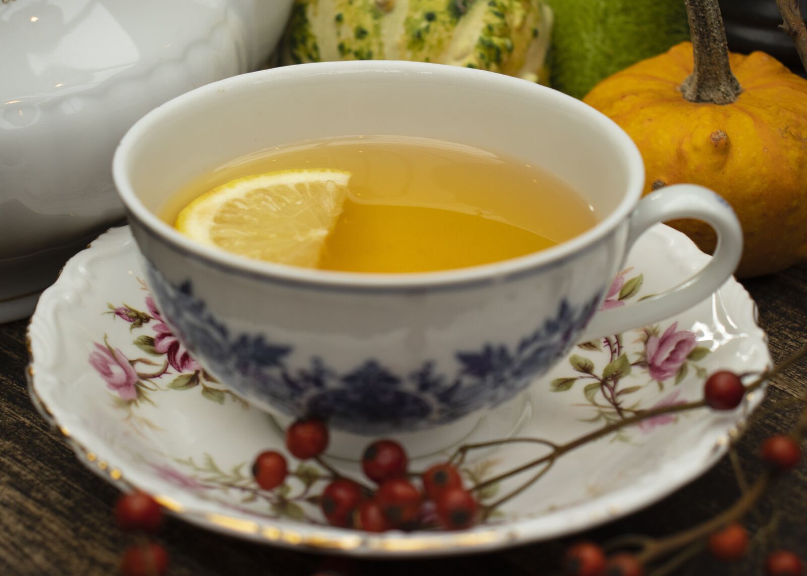 Canon EOS 77D (EOS 9000D / EOS 770D) sample photo. Cup of tea, autumn photography