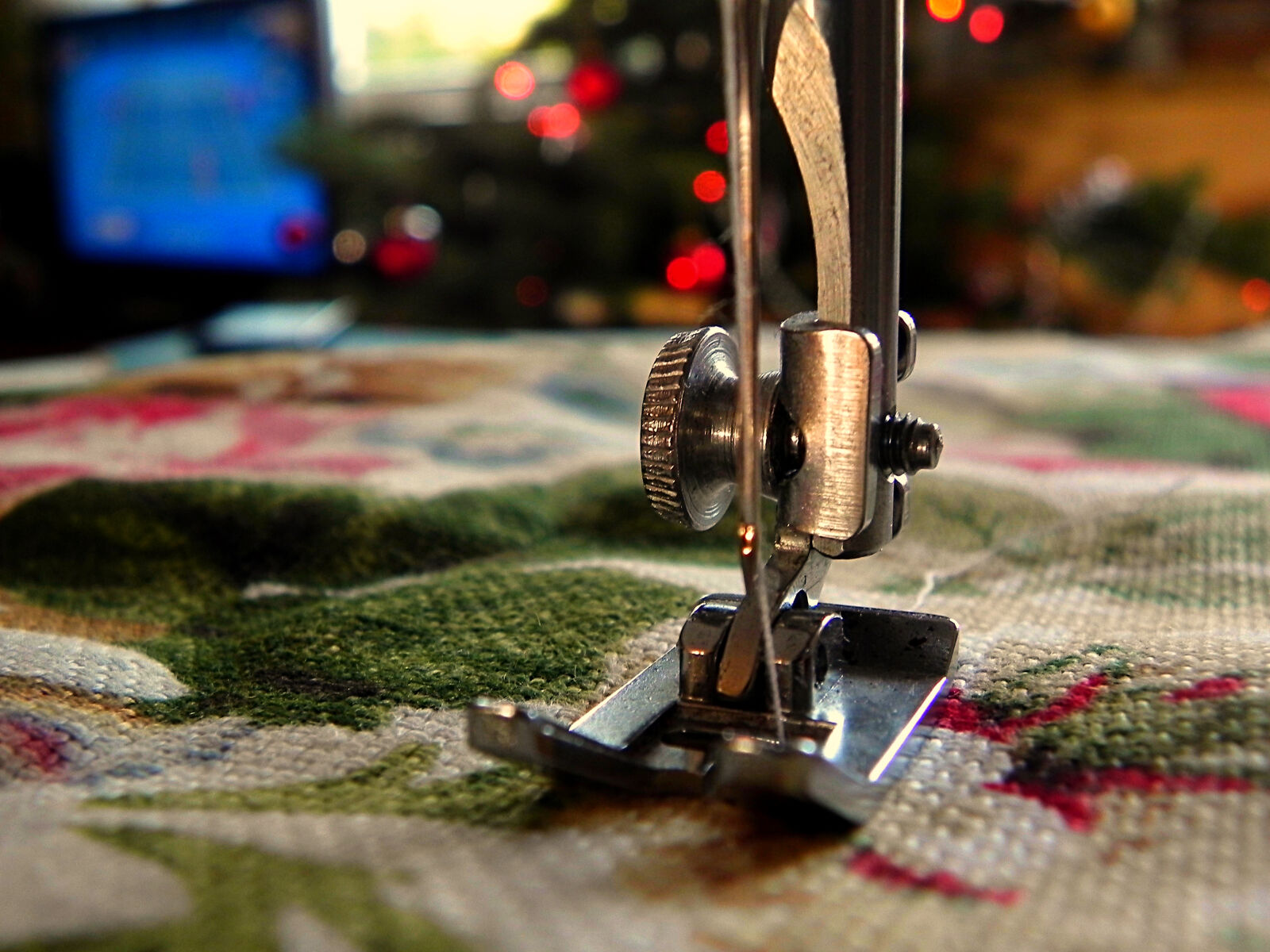 Nikon Coolpix P100 sample photo. Silver, sewing, machine photography