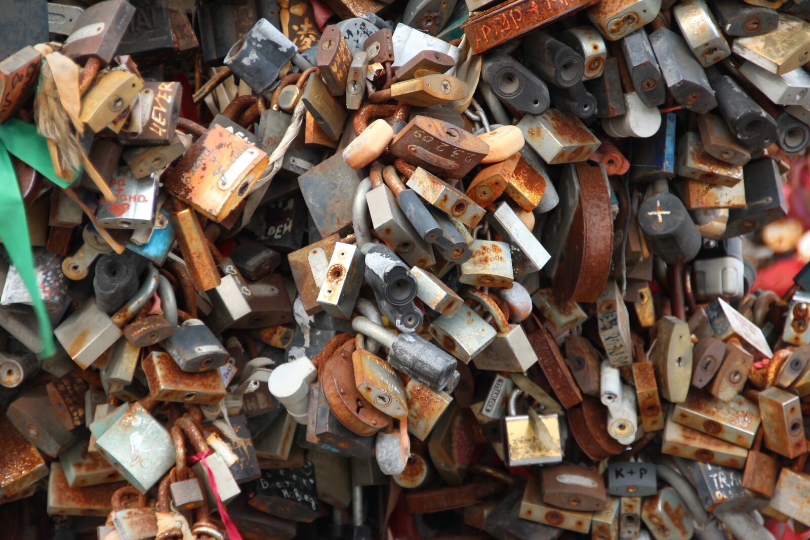 Canon EOS 600D (Rebel EOS T3i / EOS Kiss X5) sample photo. Castle, castles, padlock photography