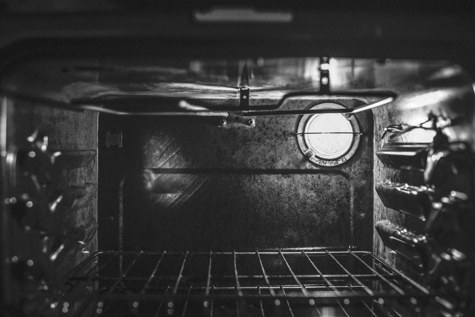 Canon EOS 6D + Canon EF 50mm F1.4 USM sample photo. Oven, baking, kitchen photography