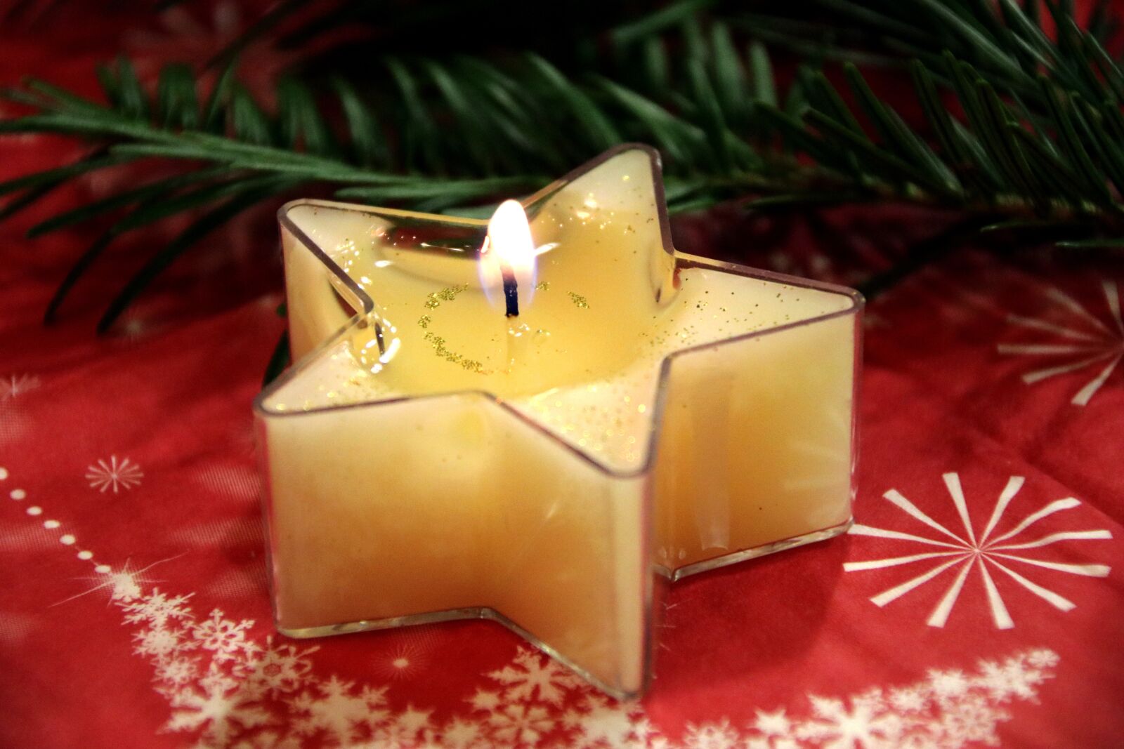 Canon EOS 80D sample photo. Candle, star, christmas photography