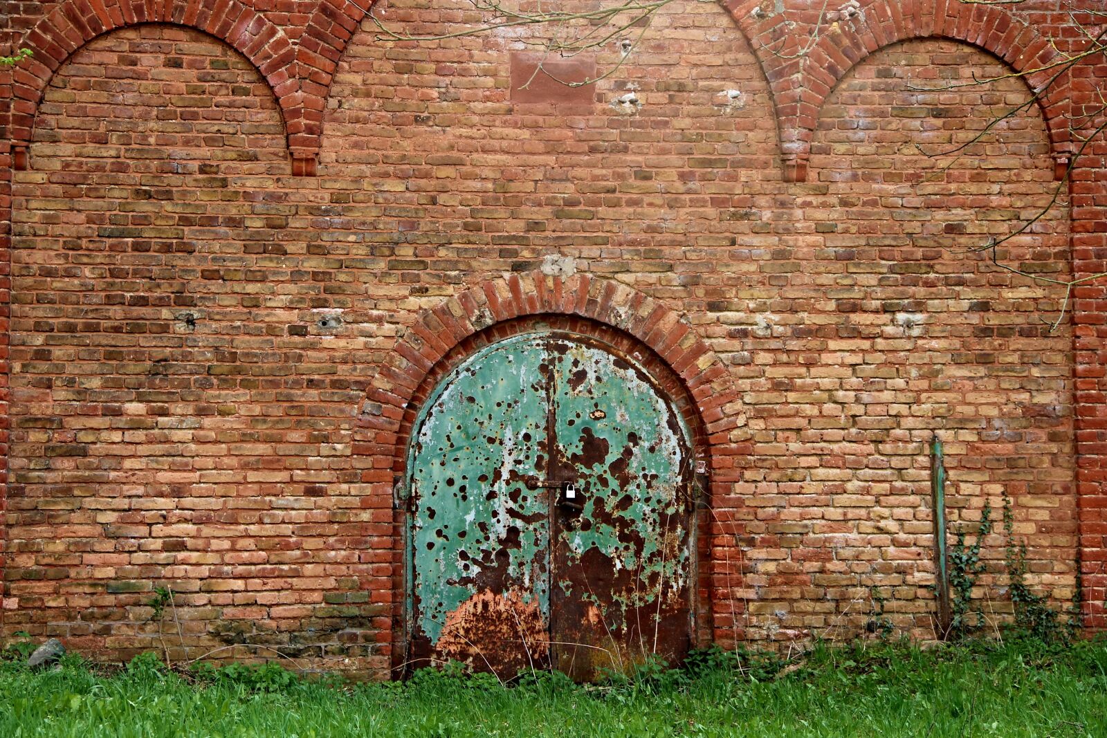 Canon EOS 1100D (EOS Rebel T3 / EOS Kiss X50) sample photo. Goal, masonry, bricks photography