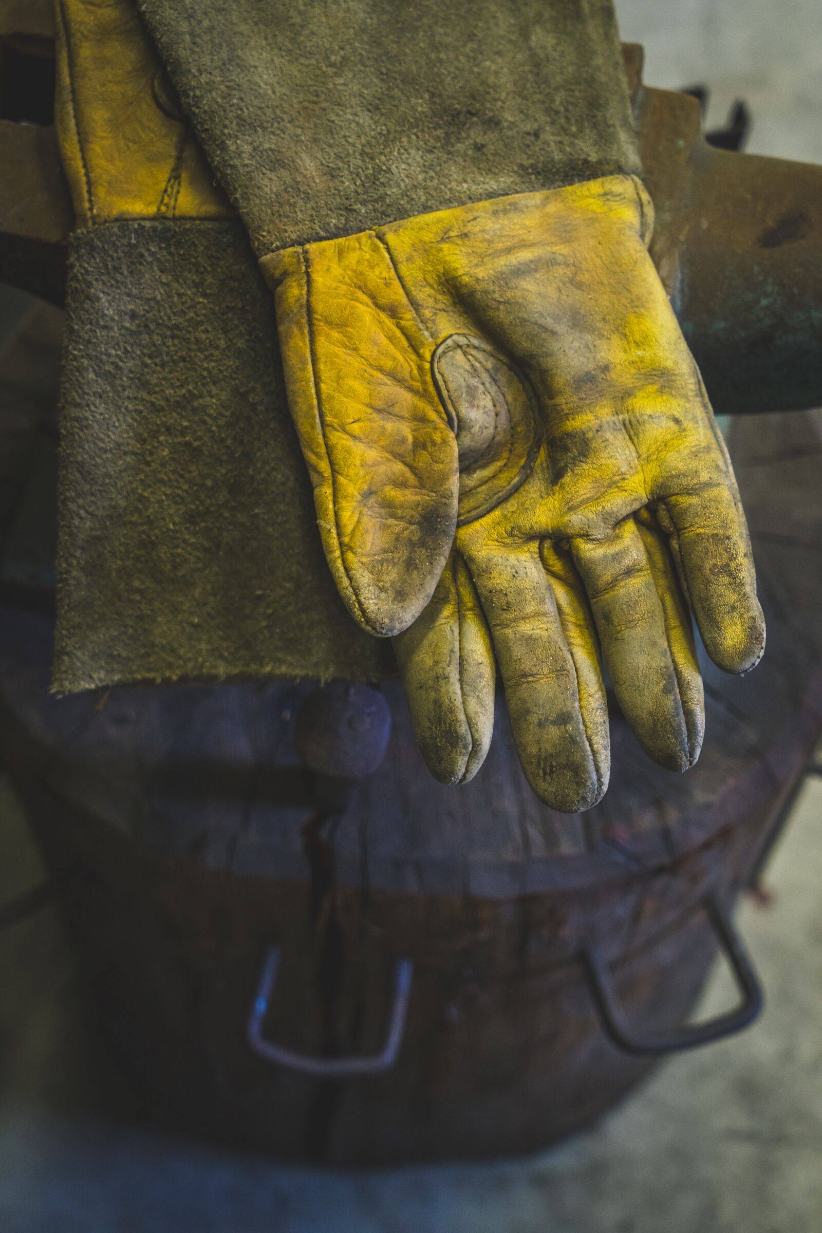 Sony a7 II + Sony Vario Tessar T* FE 24-70mm F4 ZA OSS sample photo. Japan, blacksmith, metal photography