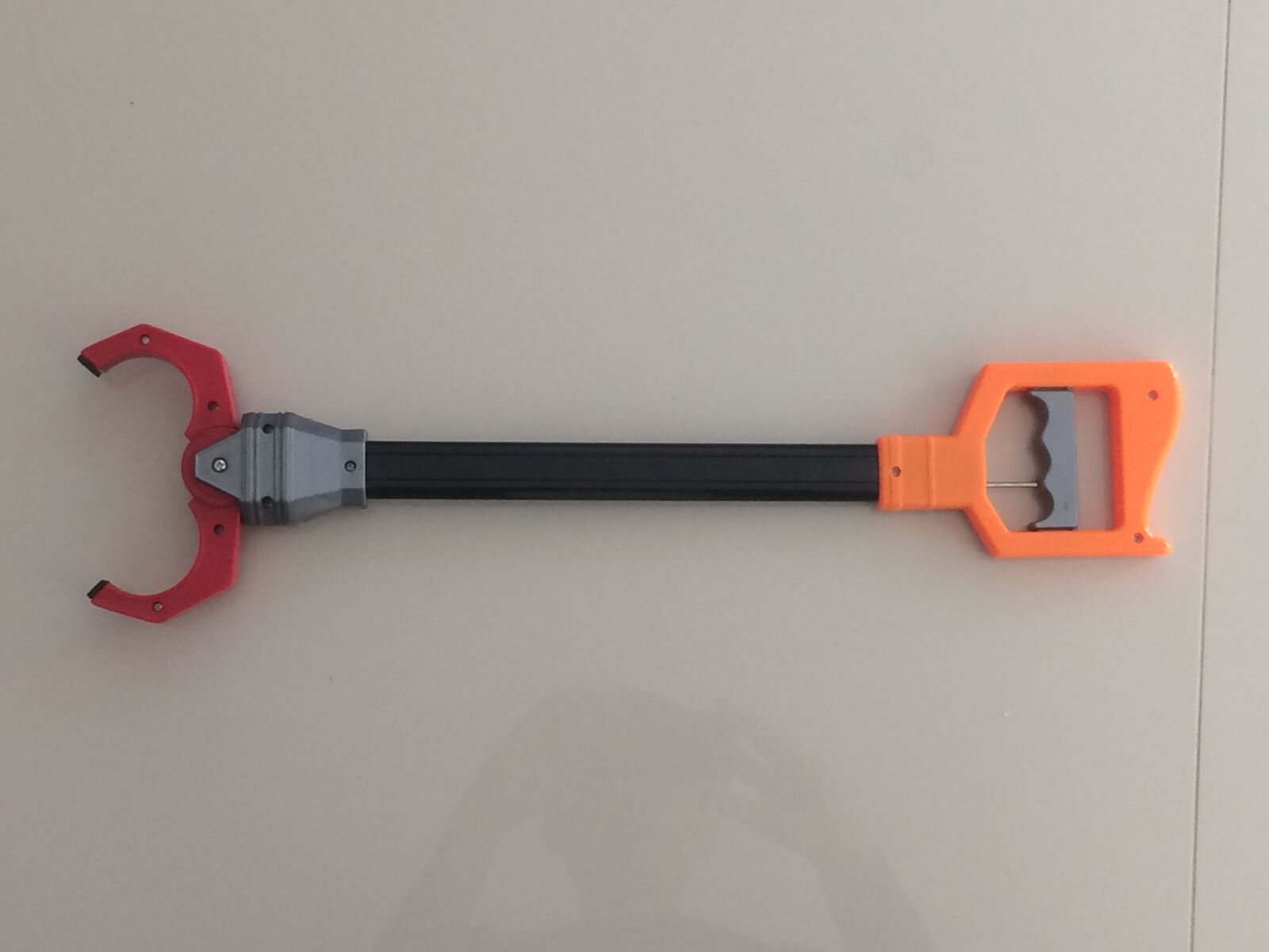 iPhone 5s back camera 4.15mm f/2.2 sample photo. Toy, claw, extended claw photography