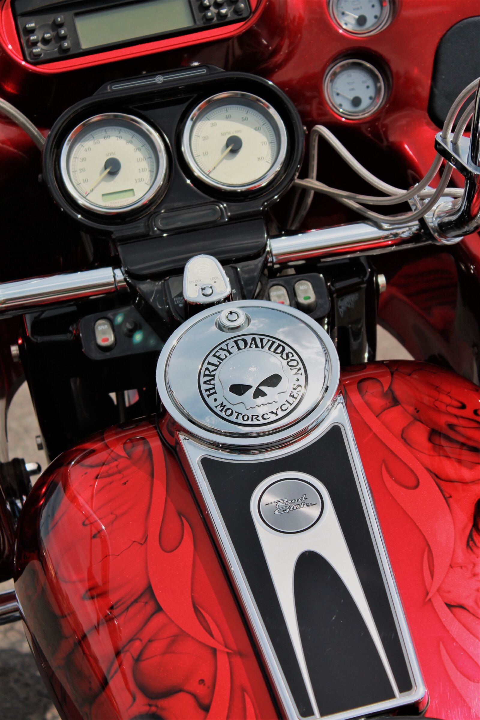 Canon EOS 1100D (EOS Rebel T3 / EOS Kiss X50) sample photo. Harley davidson, motorcycle, red photography
