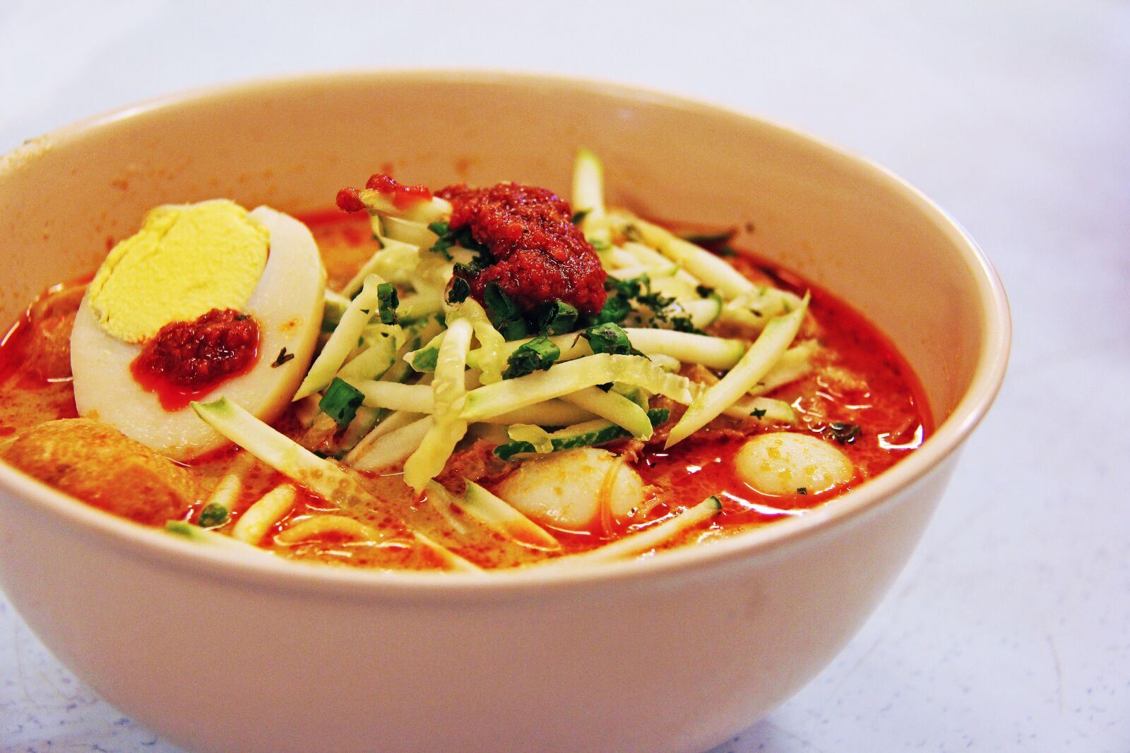Canon EF-S 18-200mm F3.5-5.6 IS sample photo. Laksa, popular, famous photography