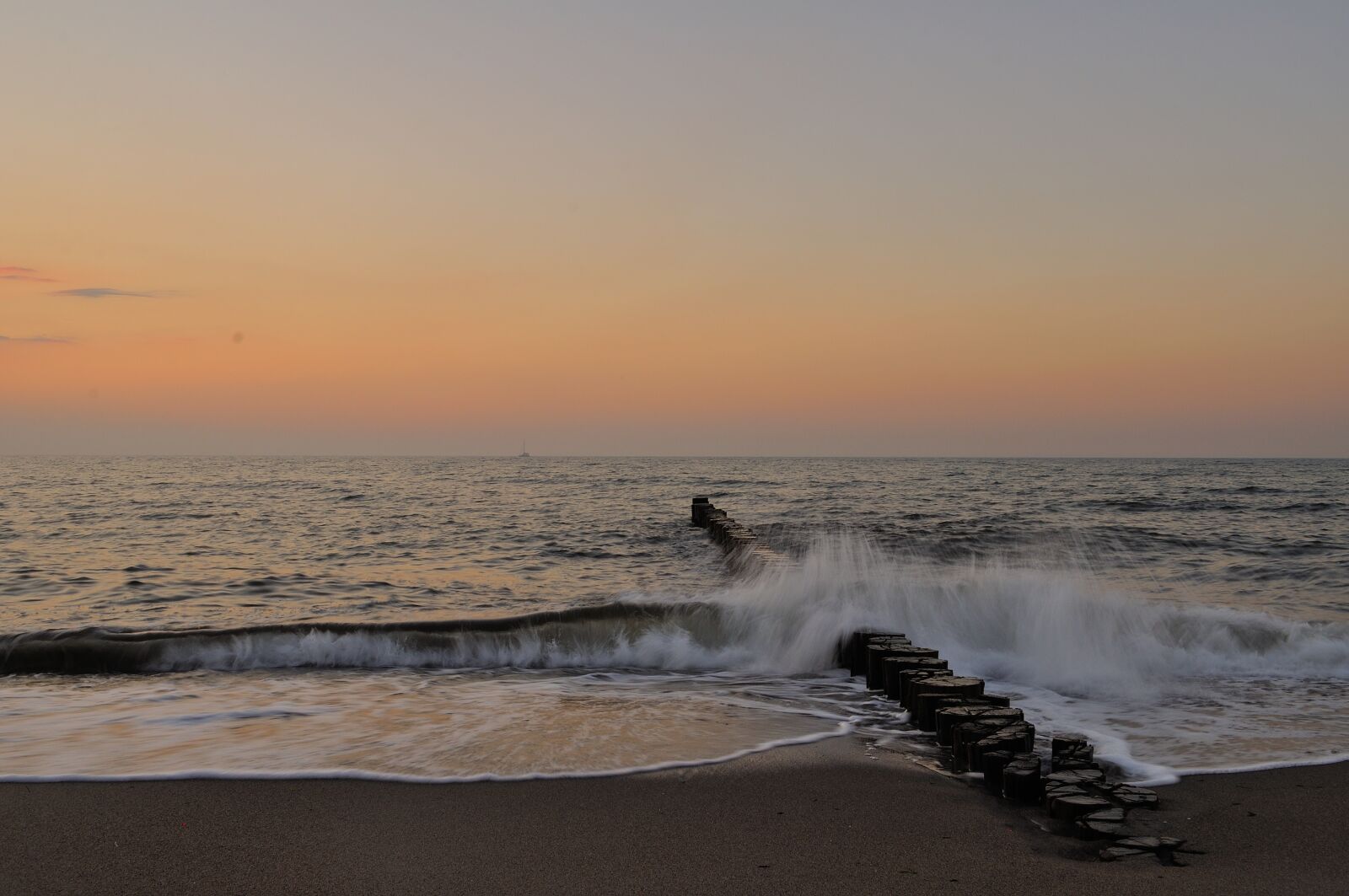Nikon D5000 sample photo. Baltic sea, beach, evening photography