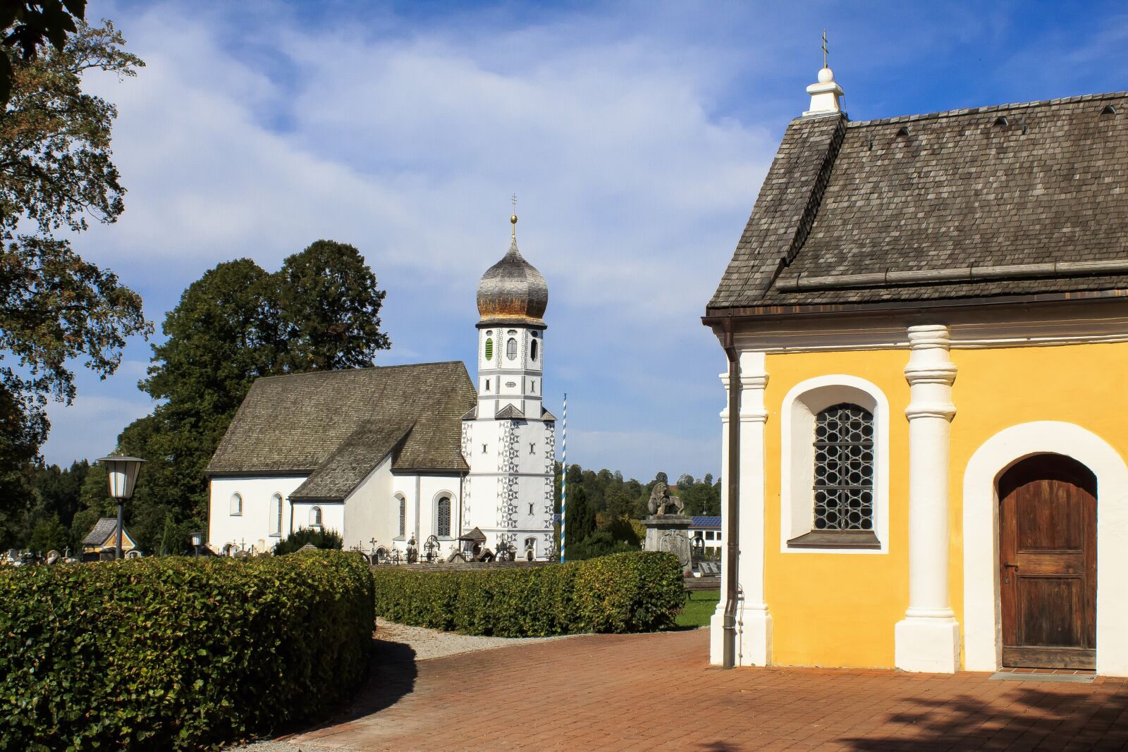 Canon EOS 1300D (EOS Rebel T6 / EOS Kiss X80) sample photo. Monastery, church, cemetery photography