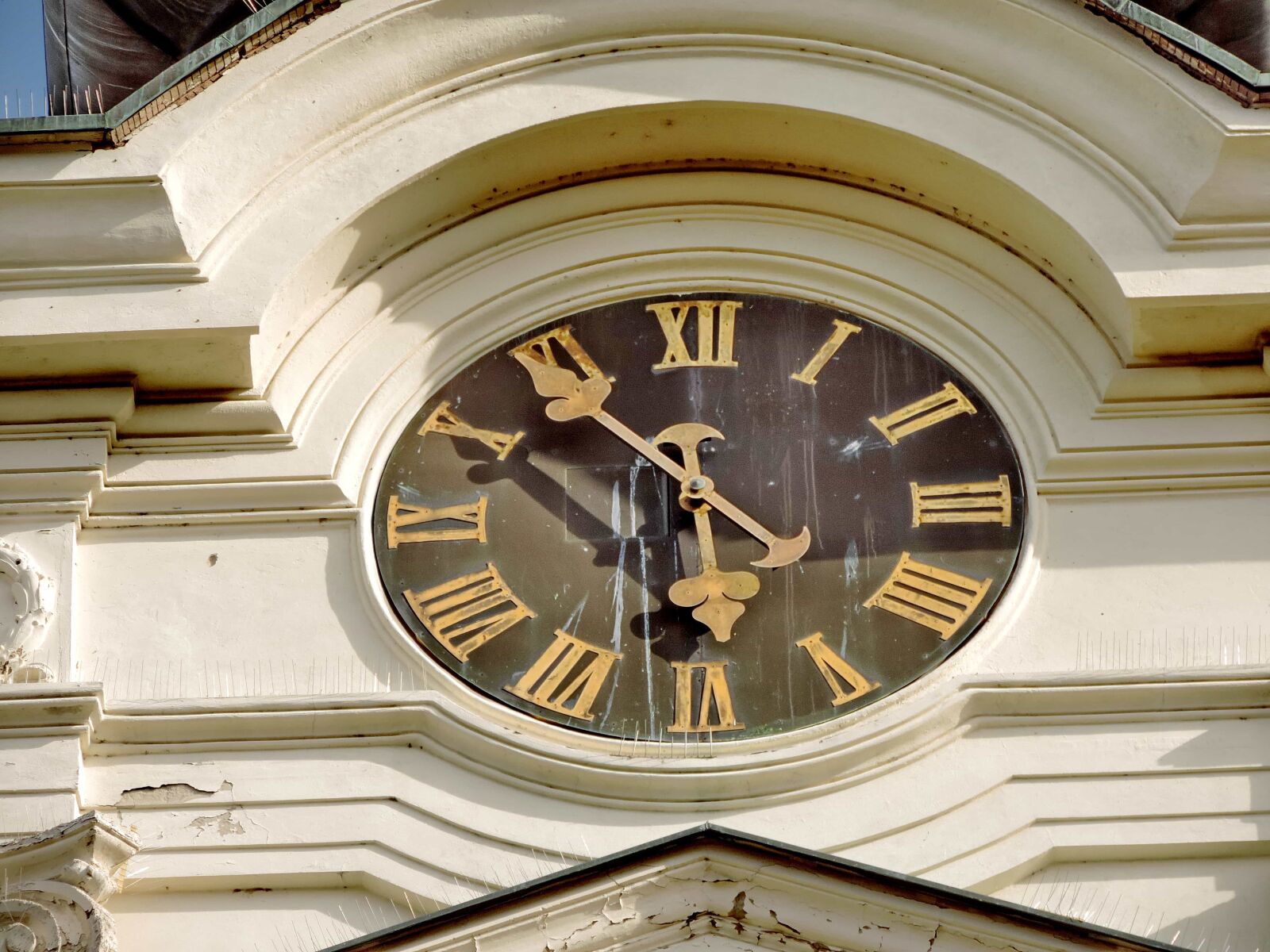 Nikon Coolpix P520 sample photo. Analog clock, cast iron photography