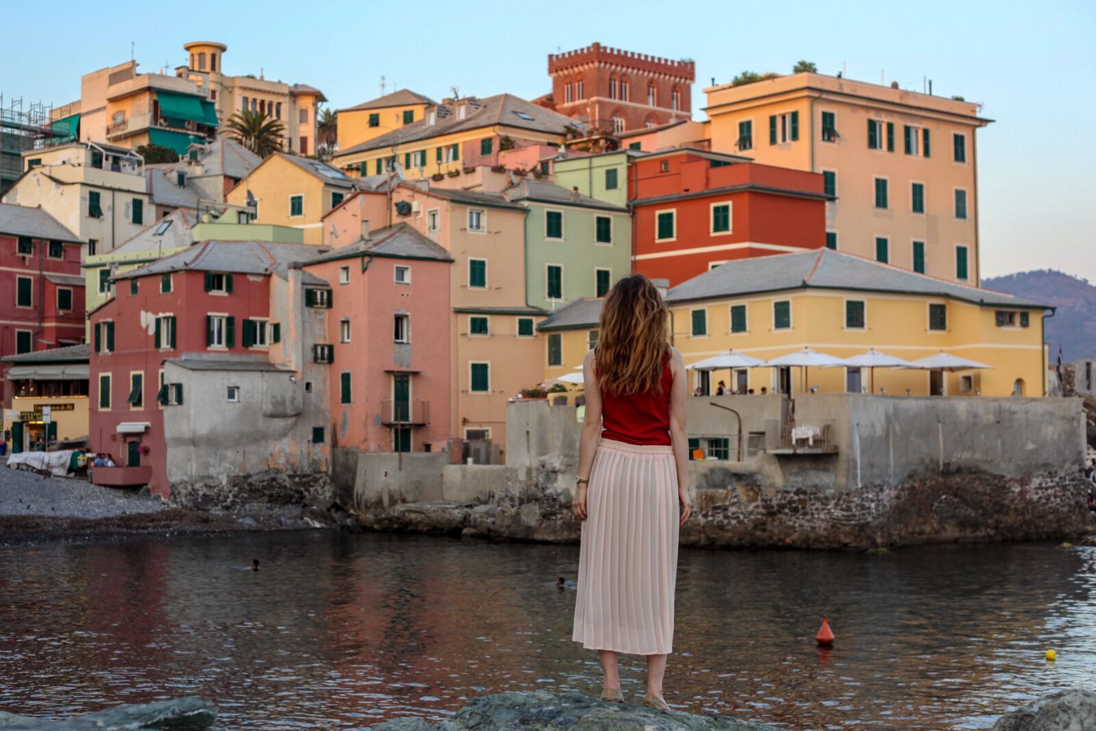 Canon EF 50mm F1.8 II sample photo. Girl, colorful, colourful houses photography