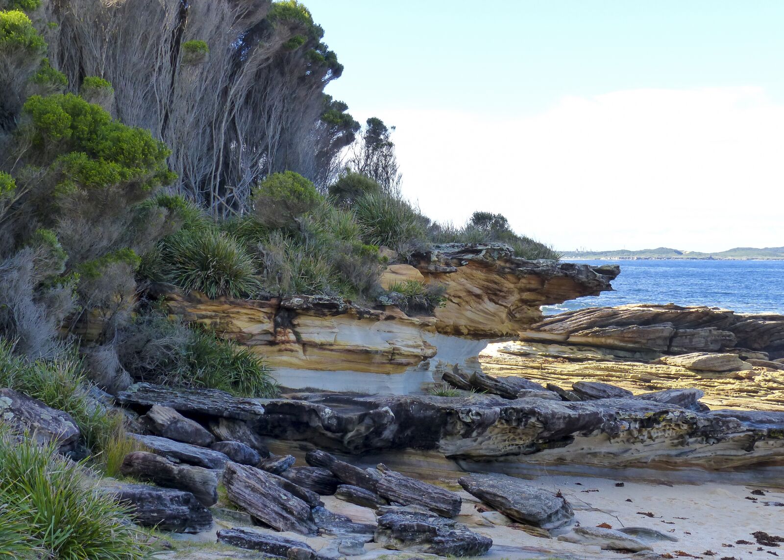 Panasonic Lumix DMC-FZ200 sample photo. Rocky, beach, shoreline photography