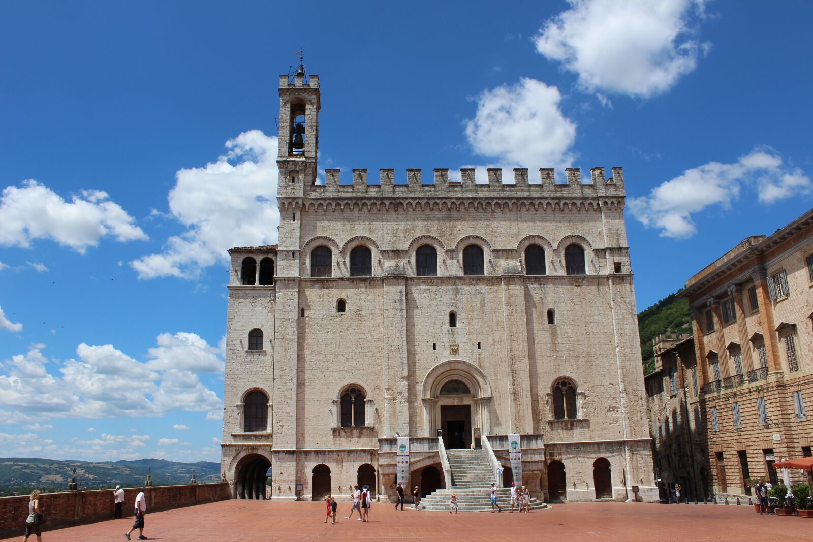 Canon EOS 1200D (EOS Rebel T5 / EOS Kiss X70 / EOS Hi) sample photo. Umbria, gubbio, palazzo photography