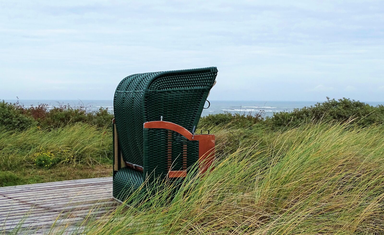 Sony Cyber-shot DSC-HX400V sample photo. Island, beach chair, north photography
