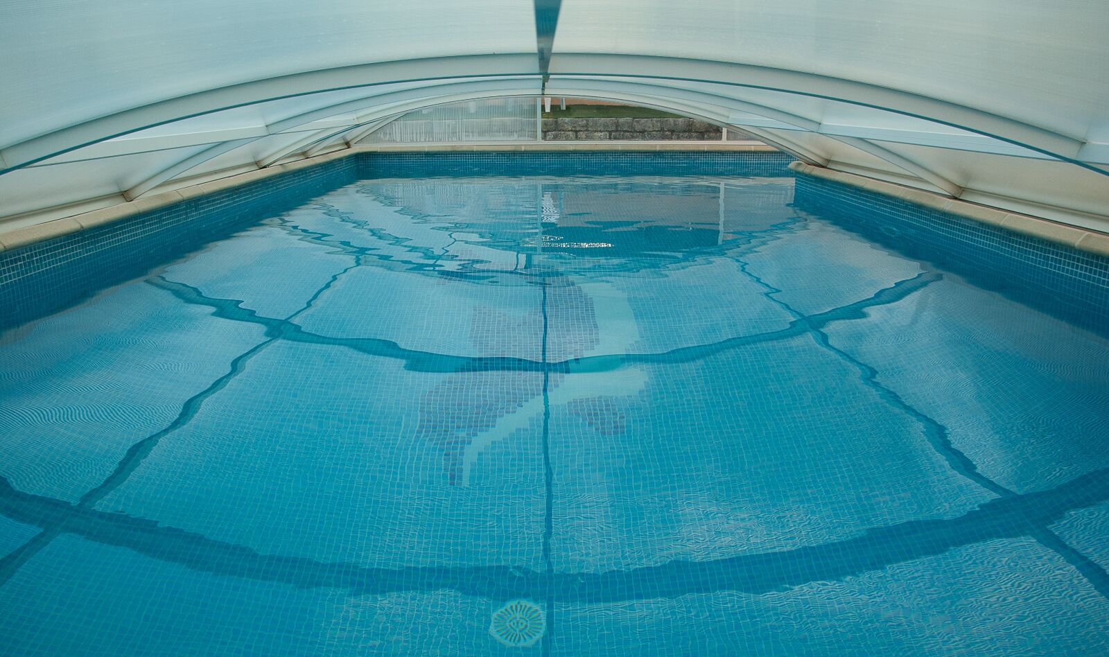 Pentax K10D sample photo. Swimming pool, mosaic, dome photography