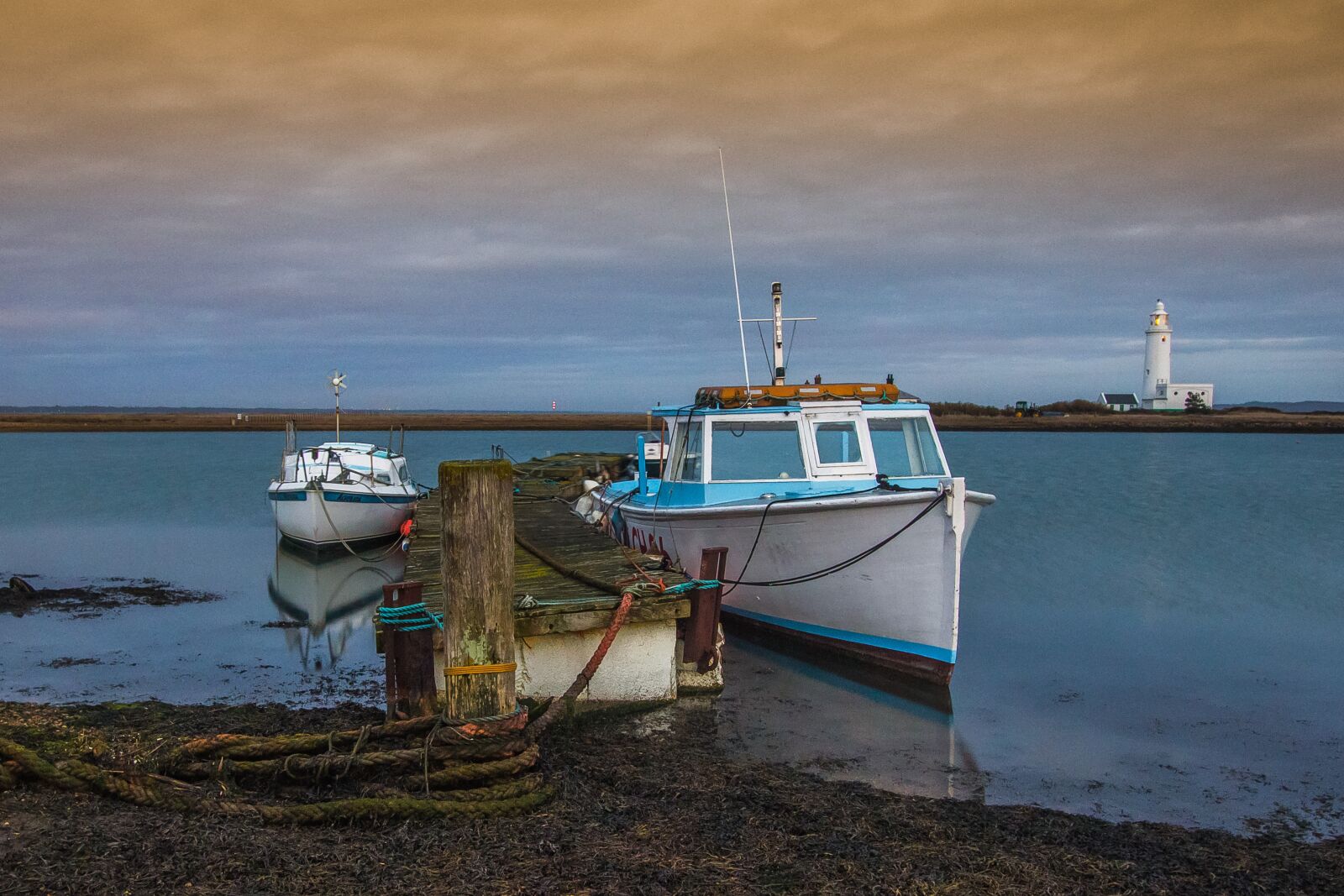 Canon EF-S 10-22mm F3.5-4.5 USM sample photo. Ships, lighthouse, pier photography