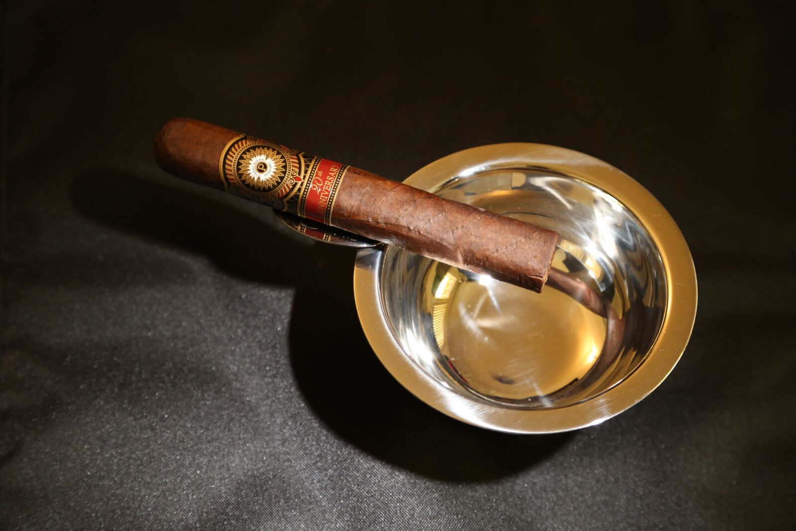 Canon EF 24-105mm F4L IS USM sample photo. Cigar, ash tray, tobacco photography
