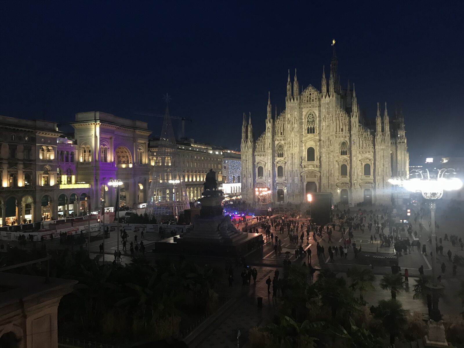 Apple iPhone 7 sample photo. Duomo in milan, christmas photography