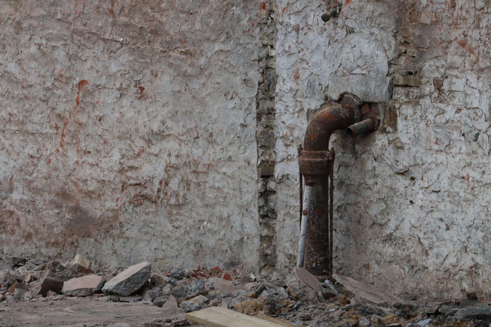 Canon EF-S 55-250mm F4-5.6 IS STM sample photo. Brick, construction, wall photography