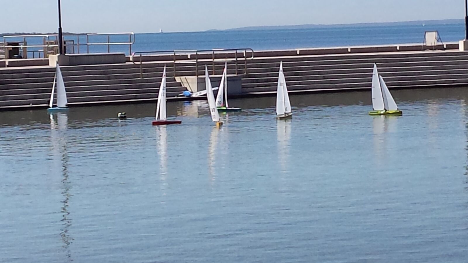 Samsung Galaxy S4 sample photo. Boats, mini, pool, remote photography