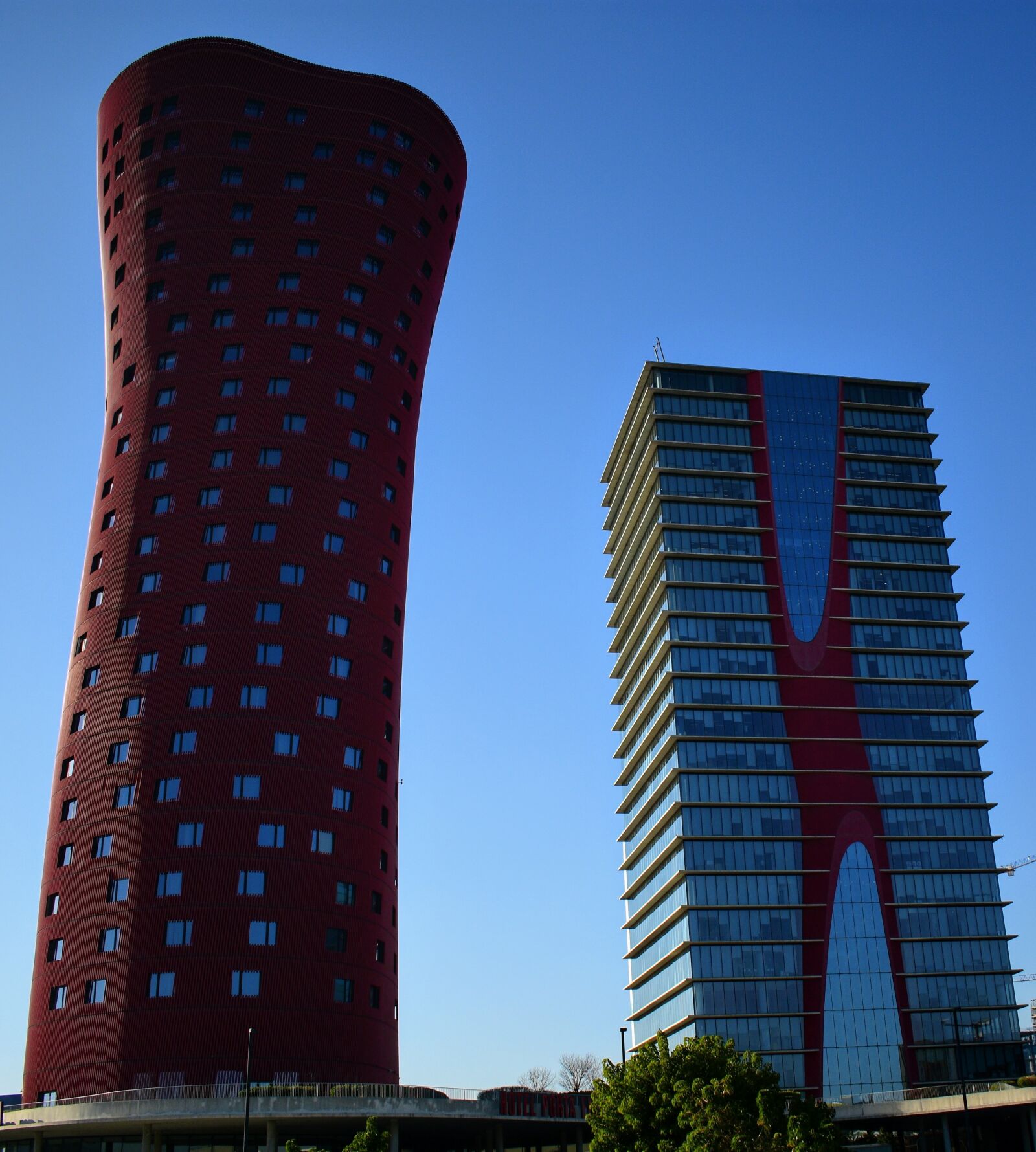 Nikon D7200 sample photo. Hotel, barcelona, fairgrounds photography