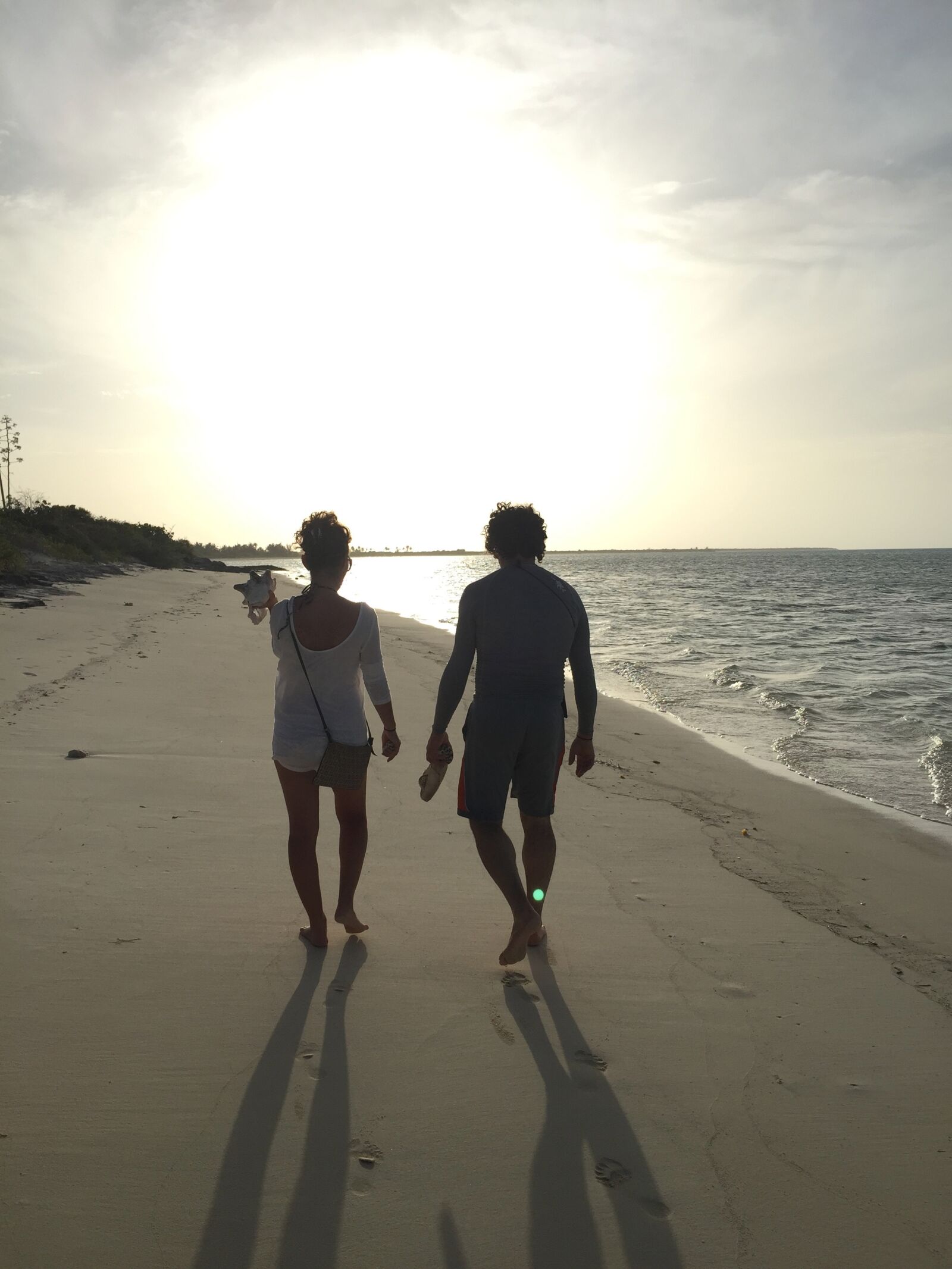 iPhone 6 back camera 4.15mm f/2.2 sample photo. Beach, sand, couple photography