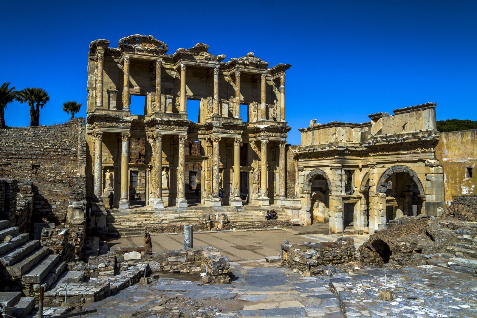 Canon EF-S 17-85mm F4-5.6 IS USM sample photo. Ephesus, turkey, library photography