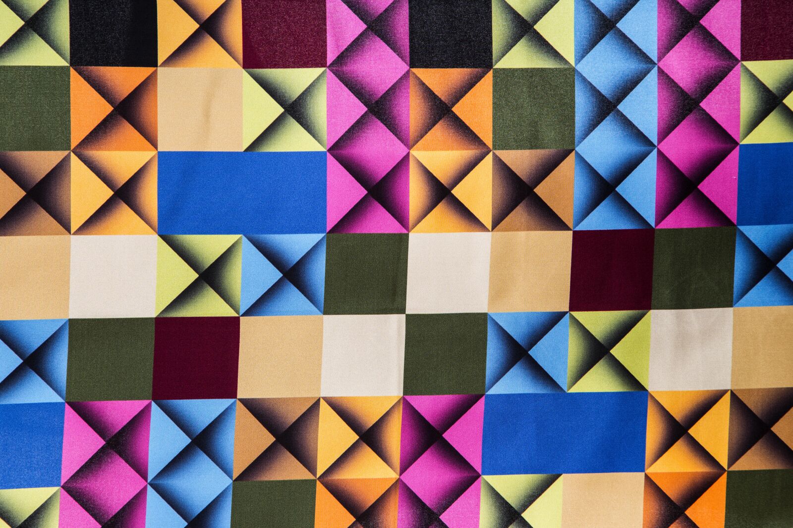Canon EOS 6D + Canon EF 24-105mm F4L IS USM sample photo. Plaid, colorful, fabric photography