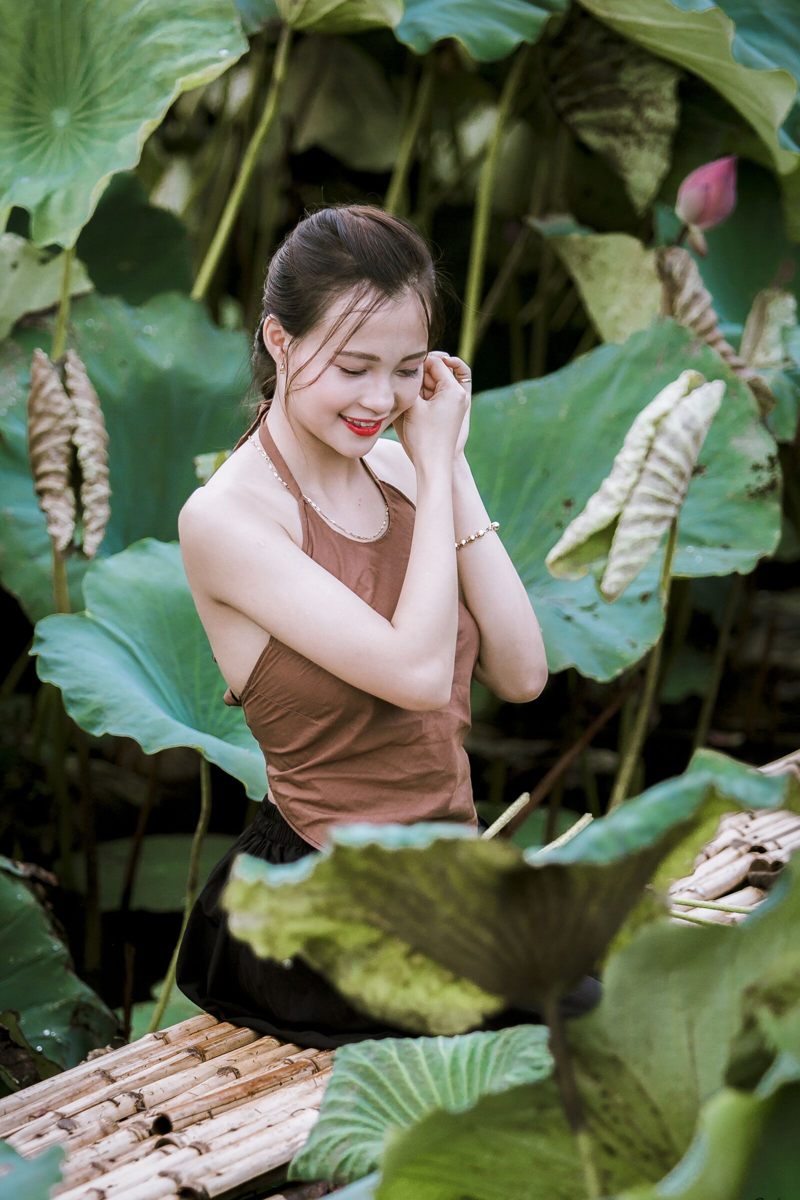 Canon EF 70-200mm F2.8L USM sample photo. Lotus flowers, vietnam girl photography