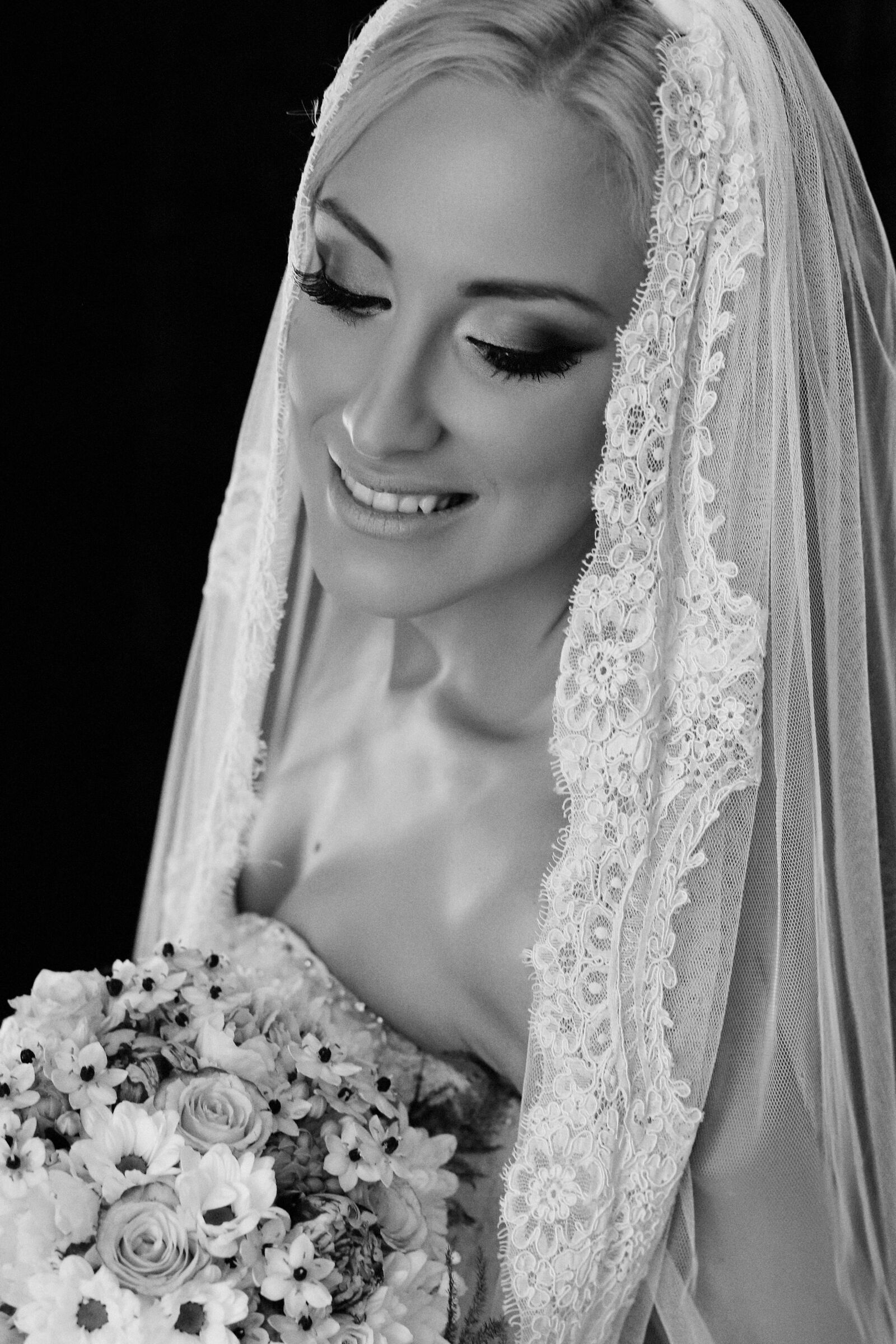 Canon EF 50mm F1.4 USM sample photo. Bride, smile, face, posing photography