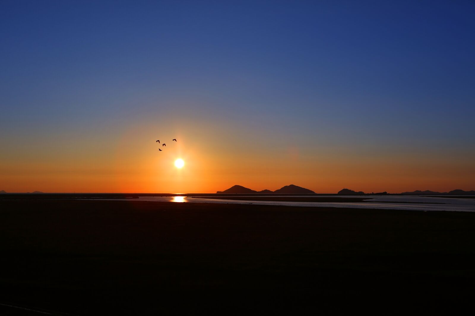 Canon EOS 5D Mark III sample photo. Sea, glow, lagoon photography