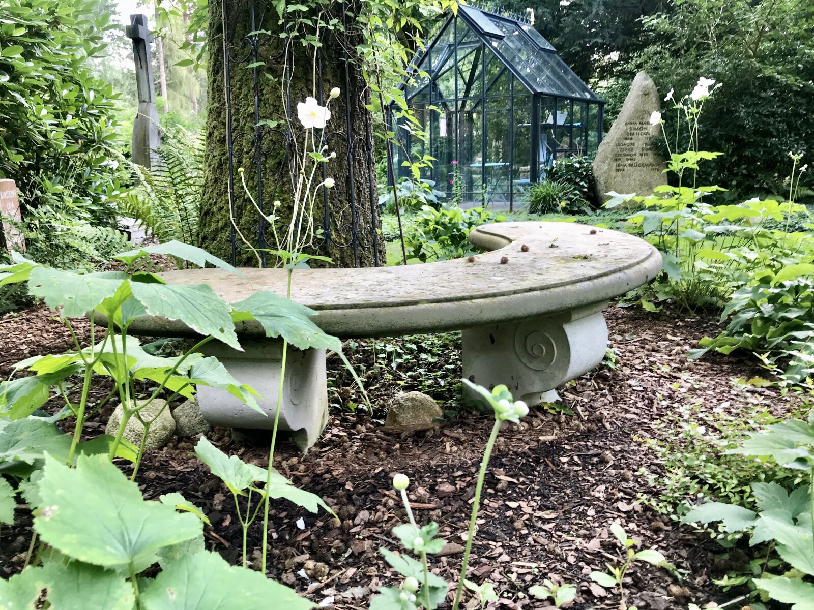 iPhone 7 back camera 3.99mm f/1.8 sample photo. Stone bench, round bench photography