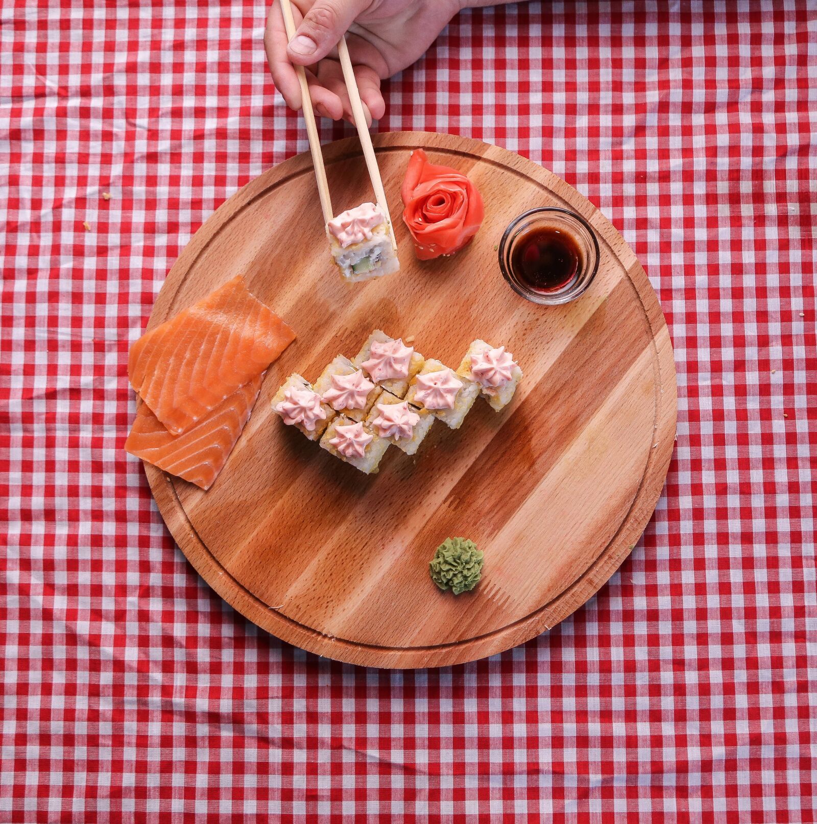 Canon EOS 6D + Canon EF 24-105mm F4L IS USM sample photo. Rolls, sushi, bamboo photography