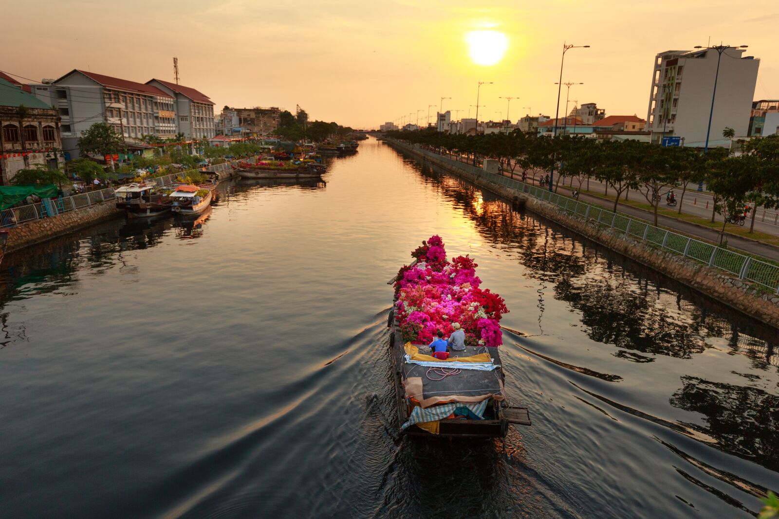 Canon EOS 5D Mark III sample photo. Flower, market, vietnam photography