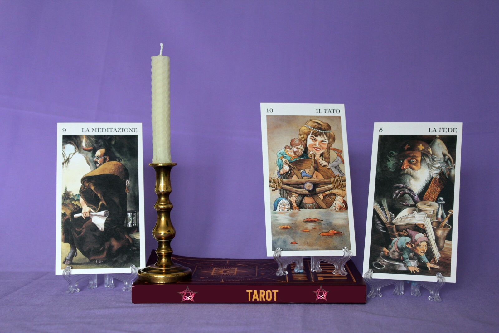 Canon EOS 550D (EOS Rebel T2i / EOS Kiss X4) sample photo. Tarot, cards, meditation photography