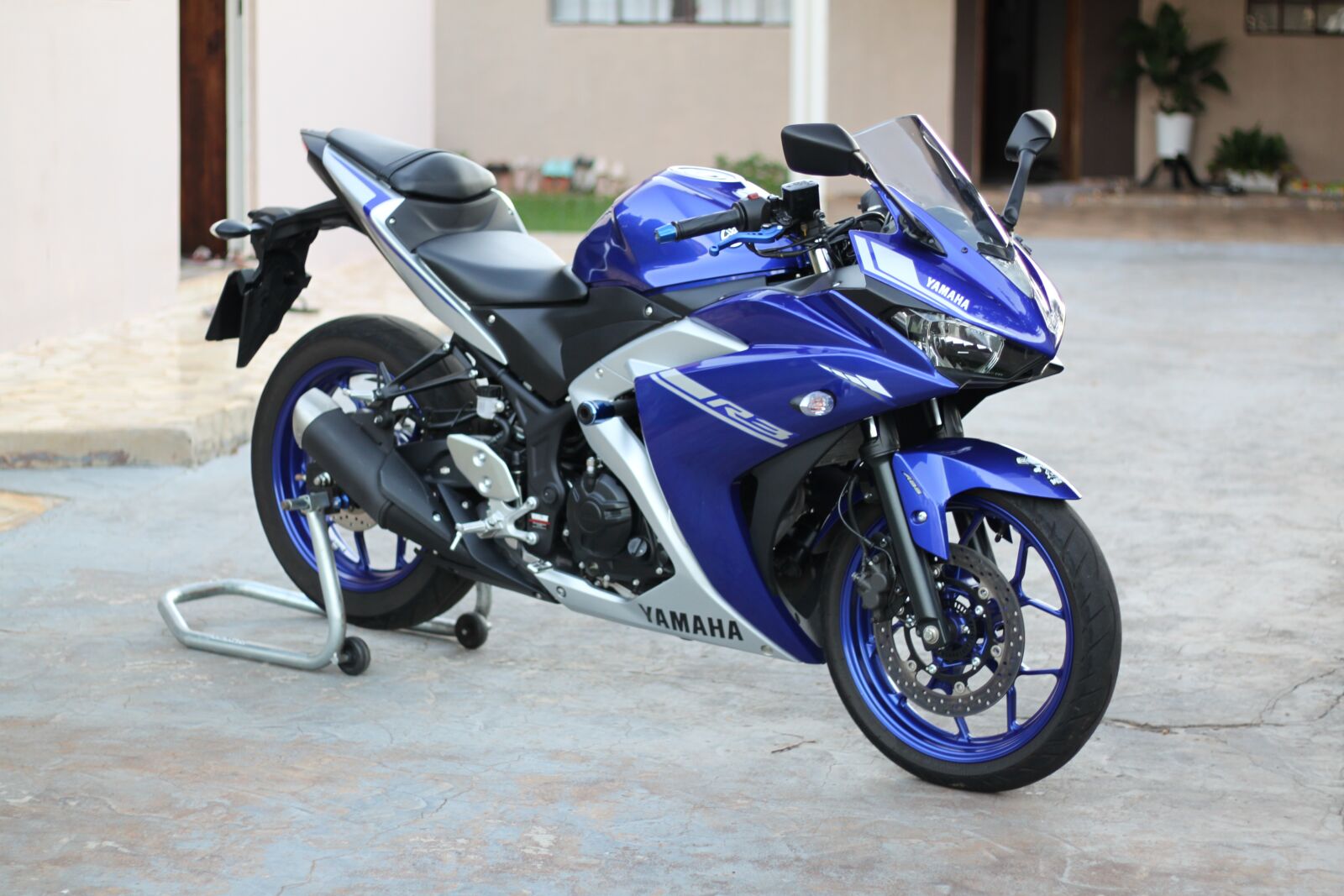 Canon EOS 500D (EOS Rebel T1i / EOS Kiss X3) sample photo. R3, yamaha, bike photography