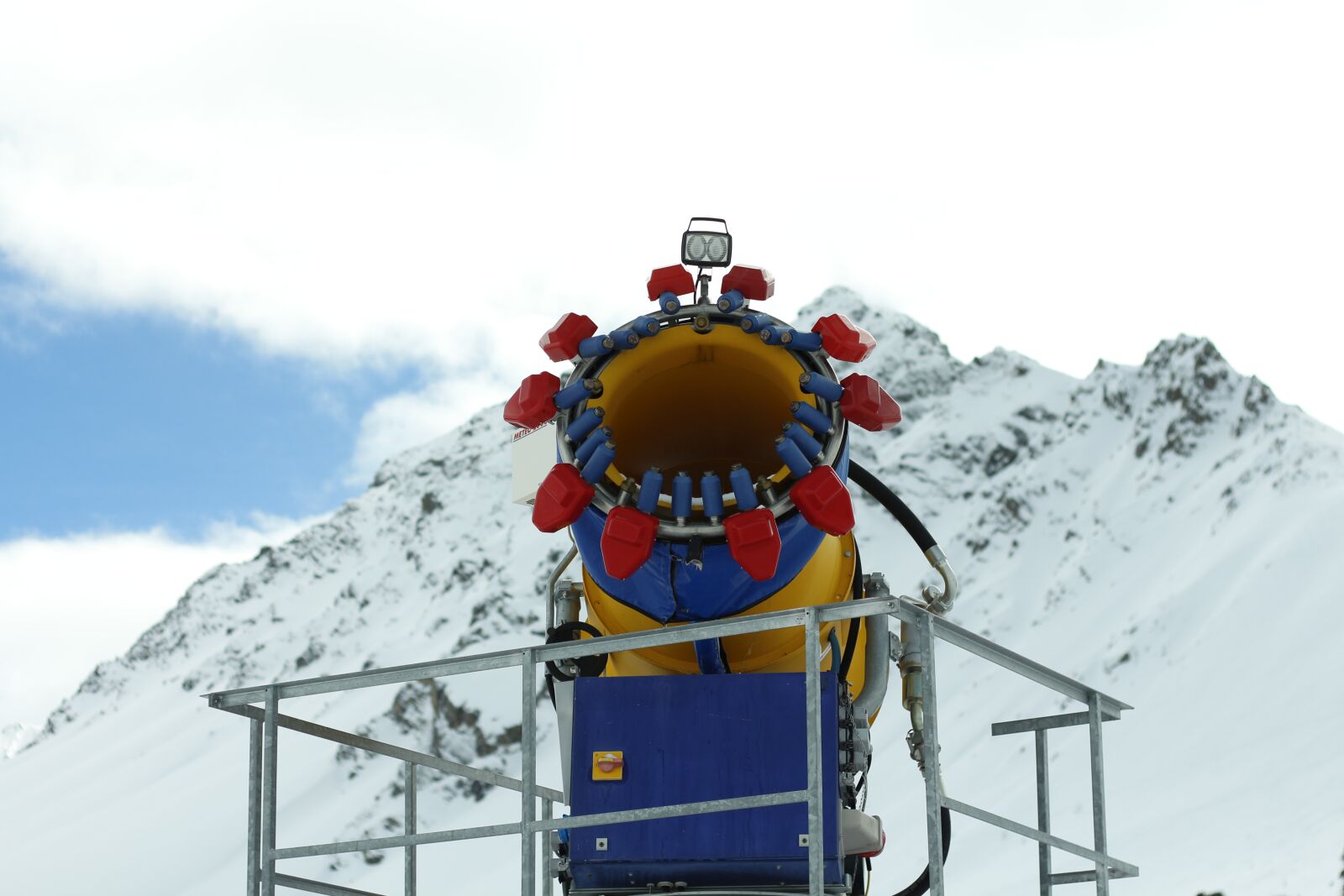 Canon EOS 650D (EOS Rebel T4i / EOS Kiss X6i) + Canon EF 50mm F1.8 II sample photo. Snow cannon, winter, snow photography