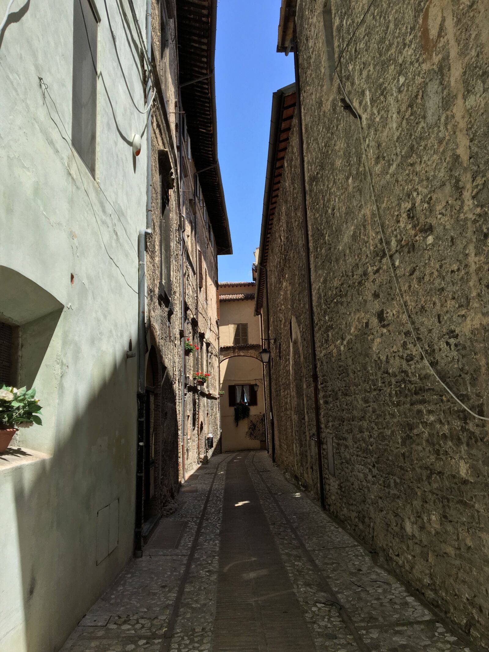 Apple iPhone 6s sample photo. Perugia, road photography