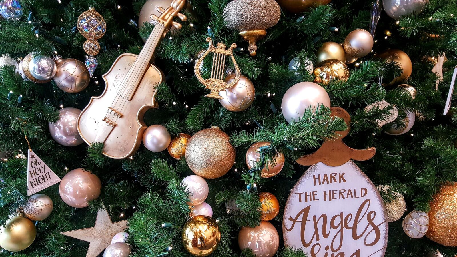 Samsung Galaxy S6 sample photo. Christmas, ornaments, pine photography