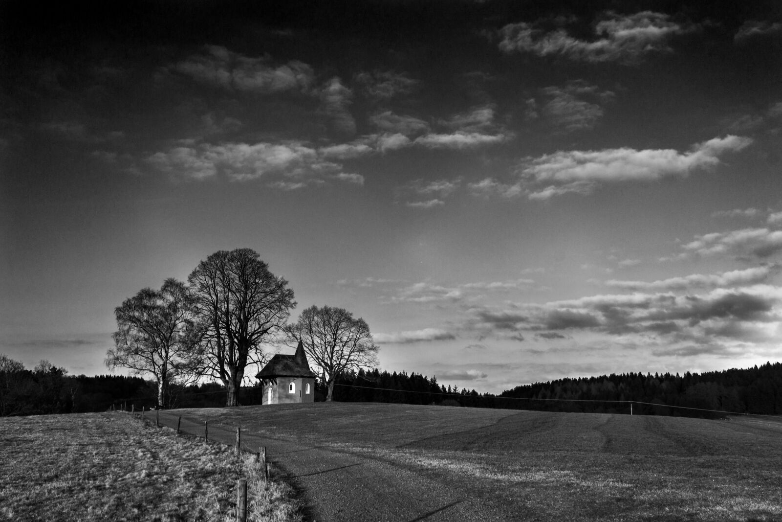 Canon EOS 600D (Rebel EOS T3i / EOS Kiss X5) sample photo. Chapel, field, architecture photography