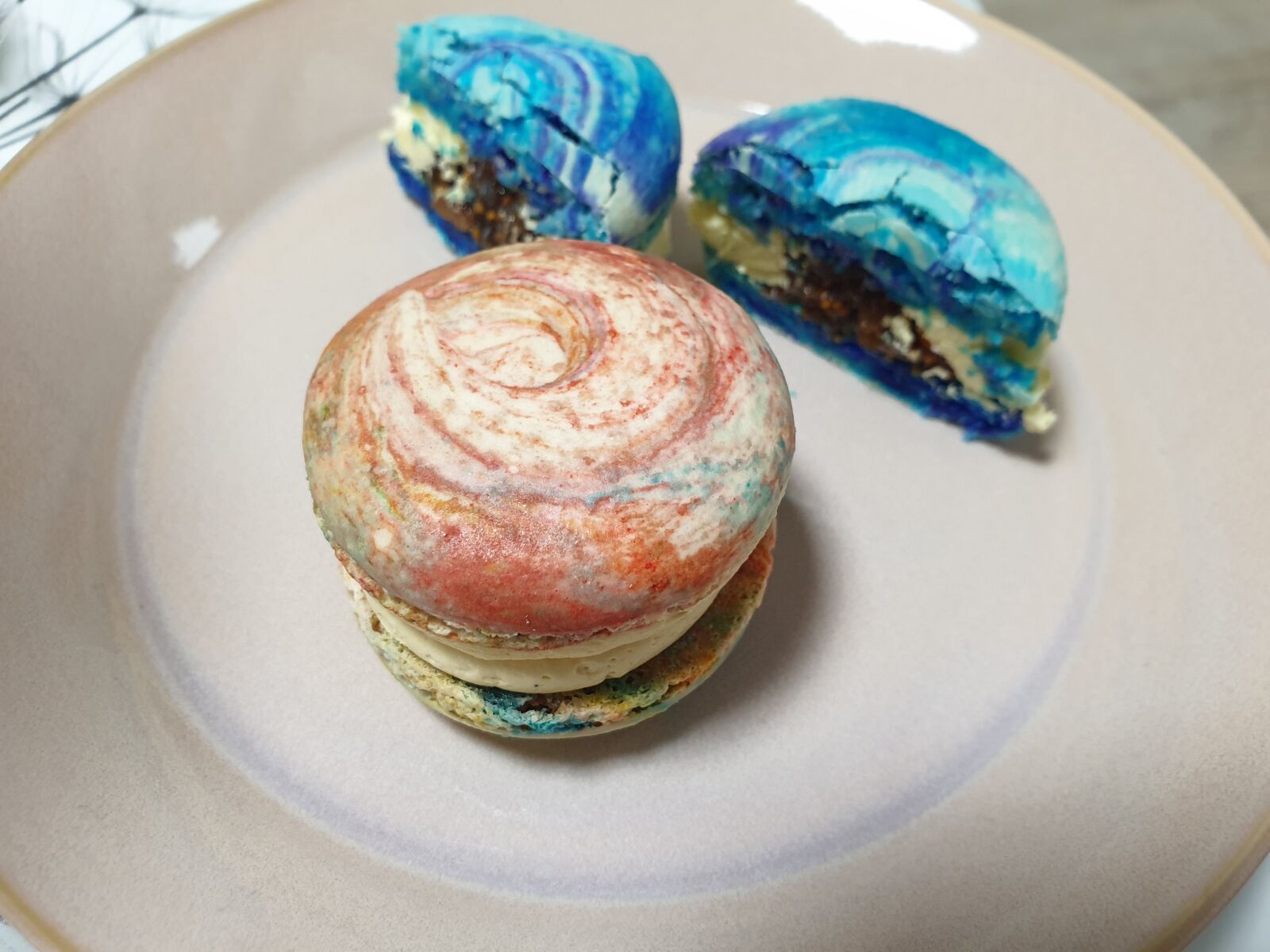 Samsung Galaxy S9+ sample photo. Macaron, dessert, sweet photography