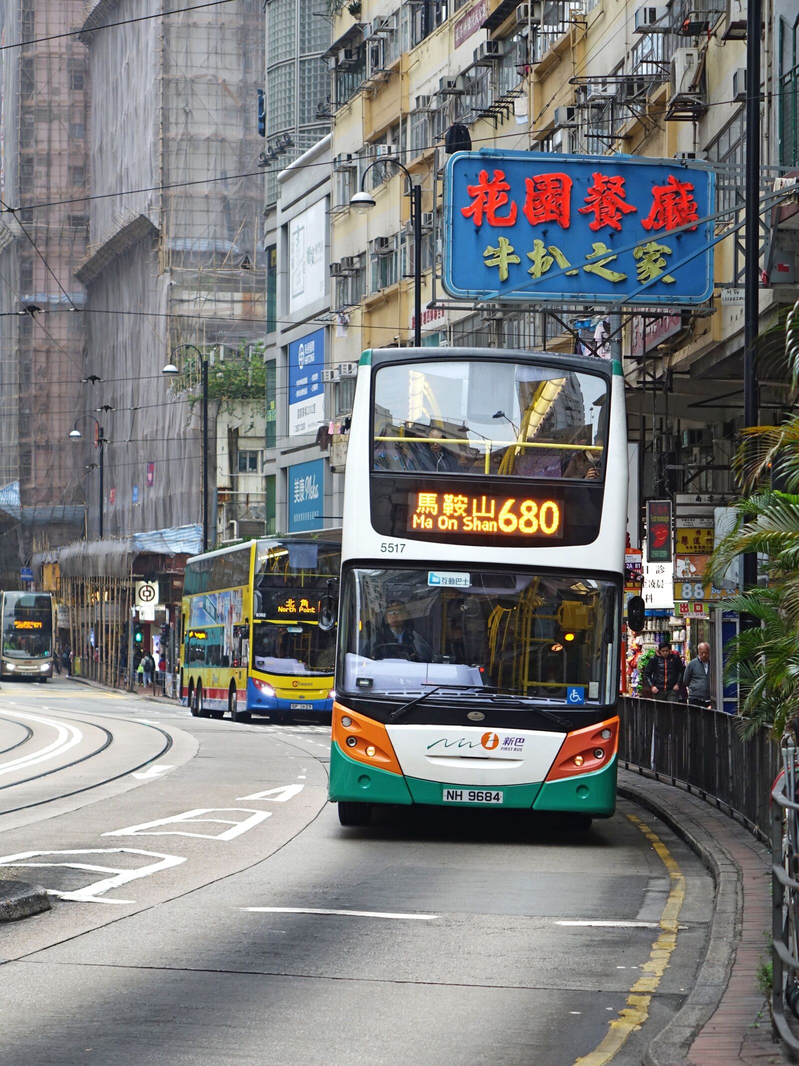 Sony Cyber-shot DSC-RX10 sample photo. Hongkong, bus, city photography