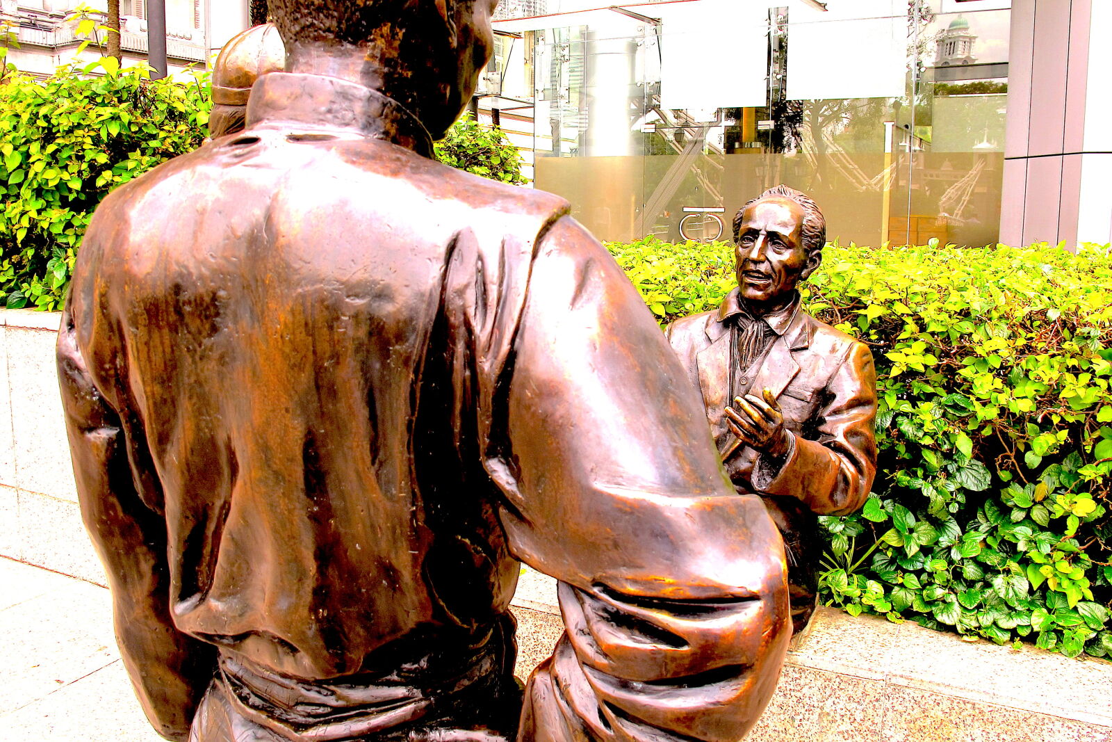 Canon PowerShot G12 sample photo. Bronze, statues, having, conversation photography